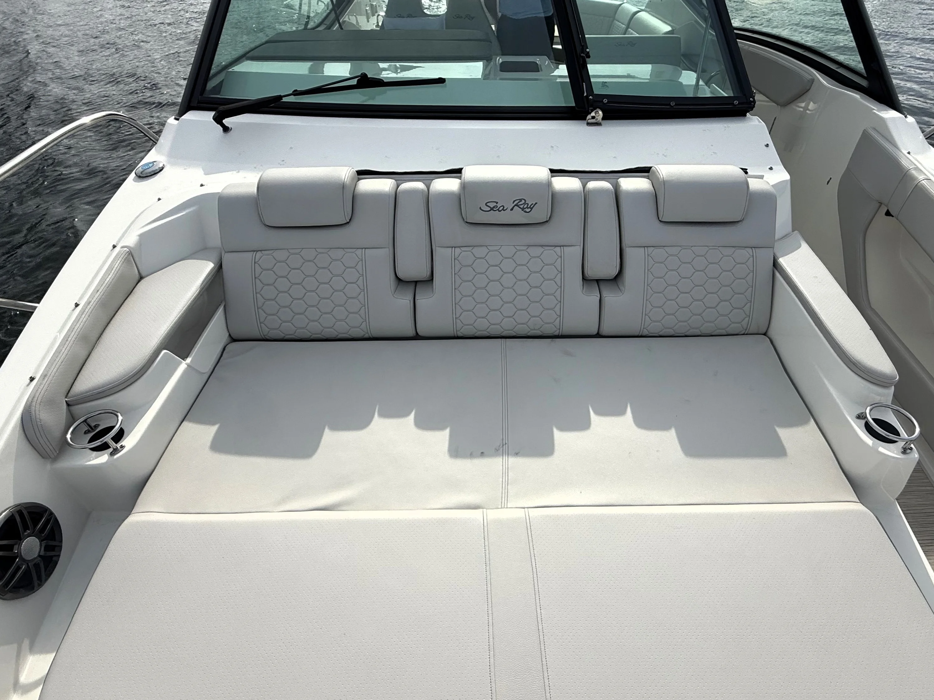 2023 Sea Ray 320 SUNDANCER Image Thumbnail #24