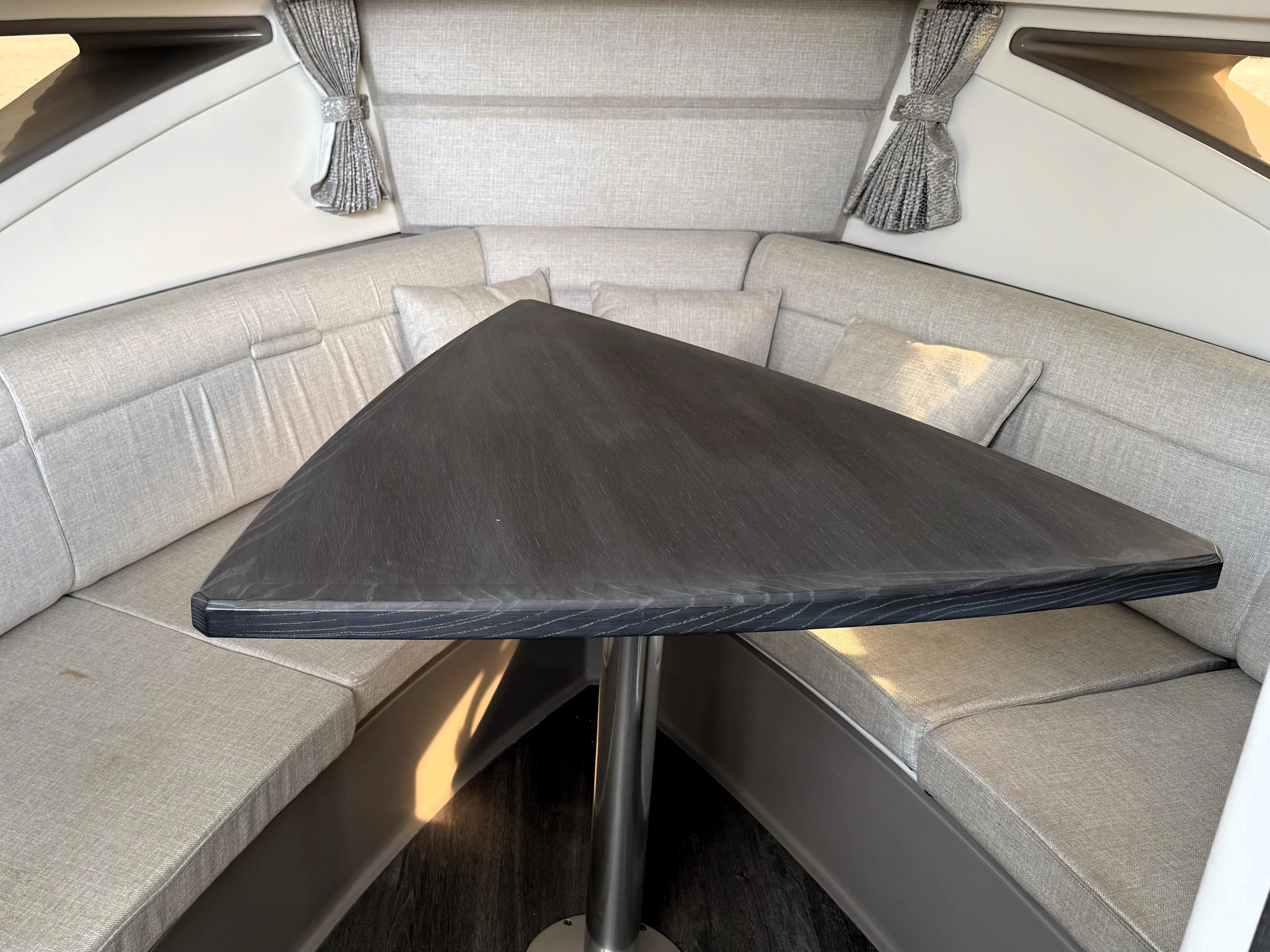 2023 Sea Ray 320 SUNDANCER Image Thumbnail #29