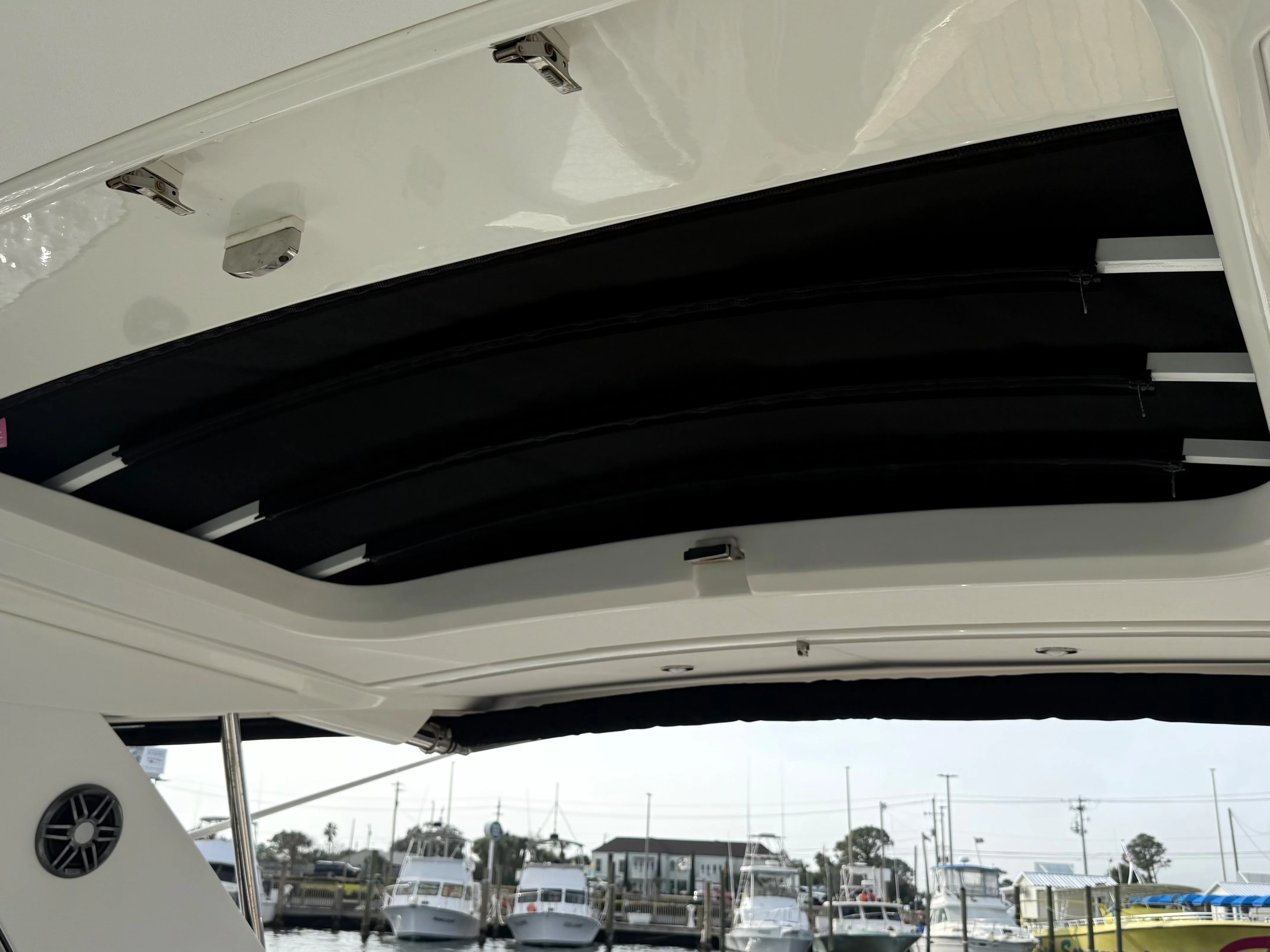 2023 Sea Ray 320 SUNDANCER Image Thumbnail #28