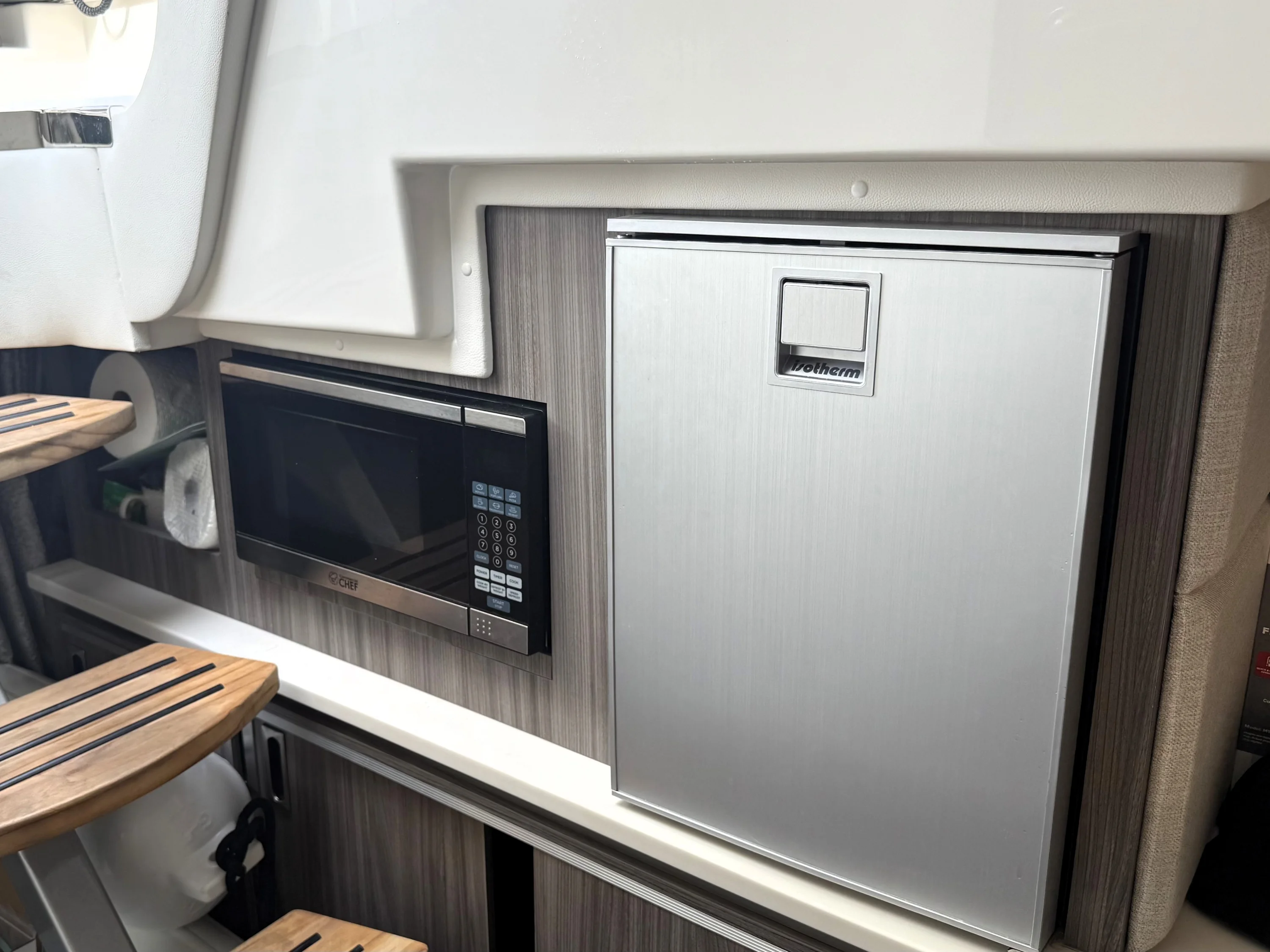 2023 Sea Ray 320 SUNDANCER Image Thumbnail #38