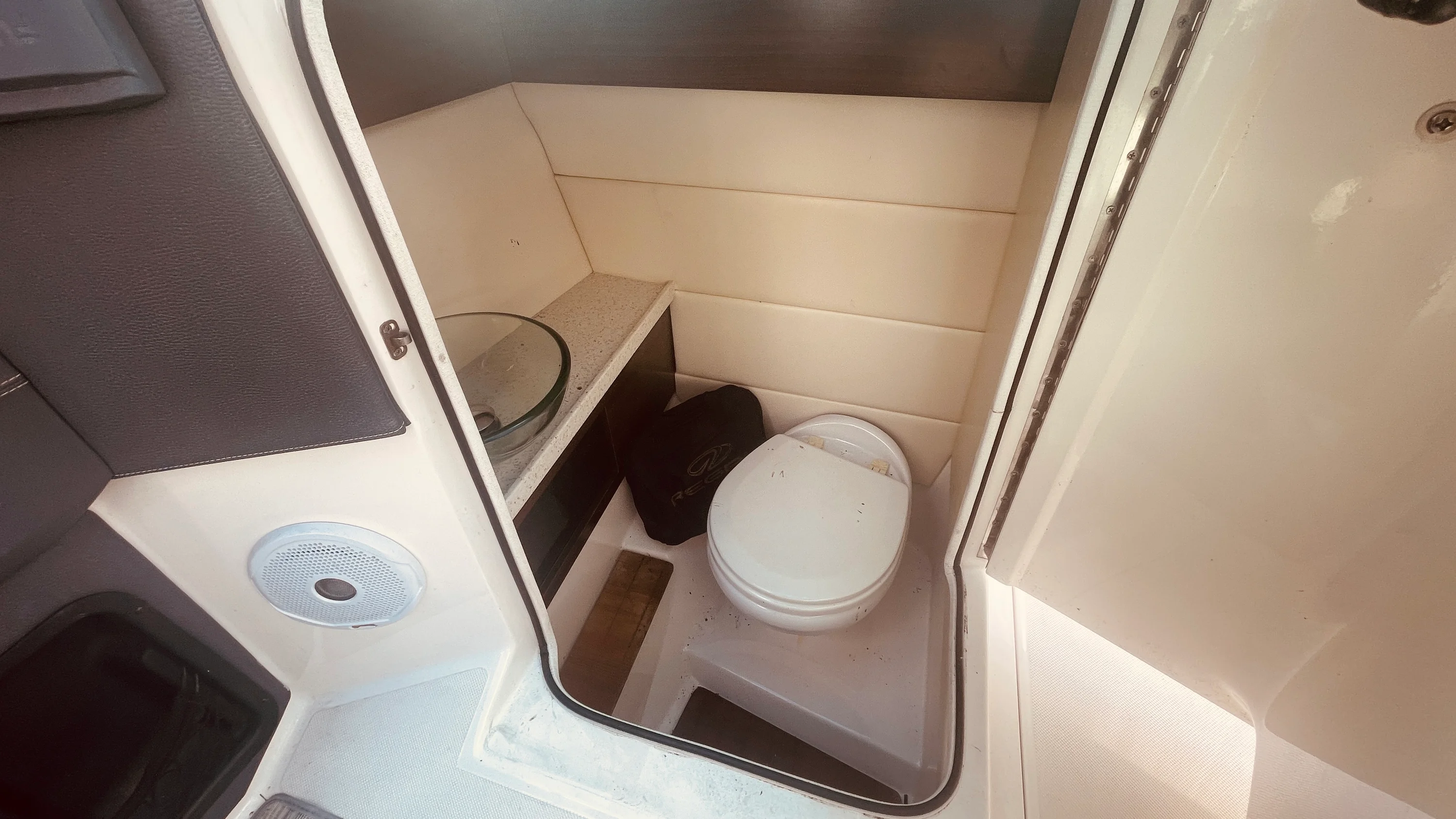 2016 Regal 2800 BOWRIDER Image Thumbnail #44