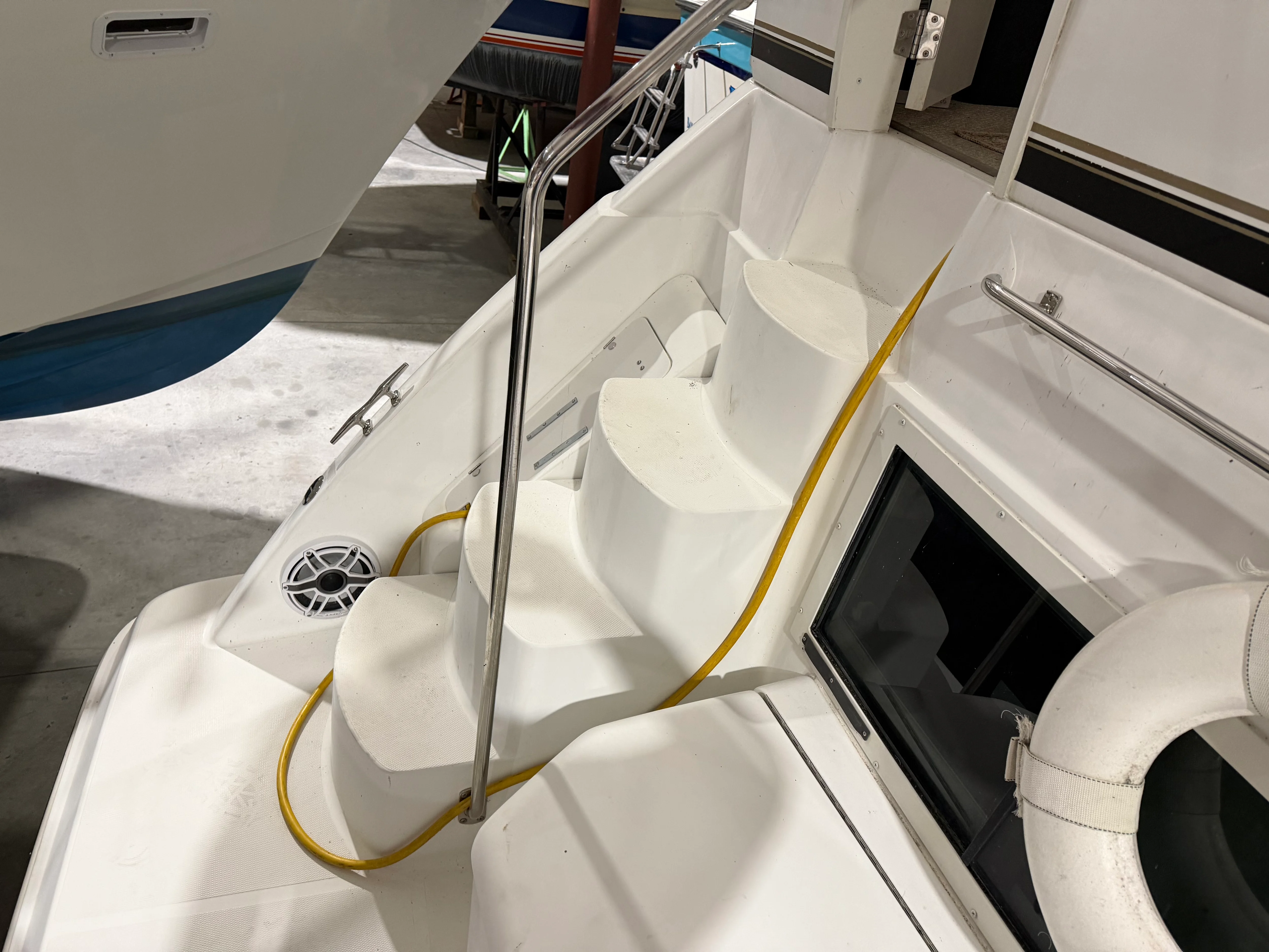 2001 Carver Yachts 356 AFT Image Thumbnail #6