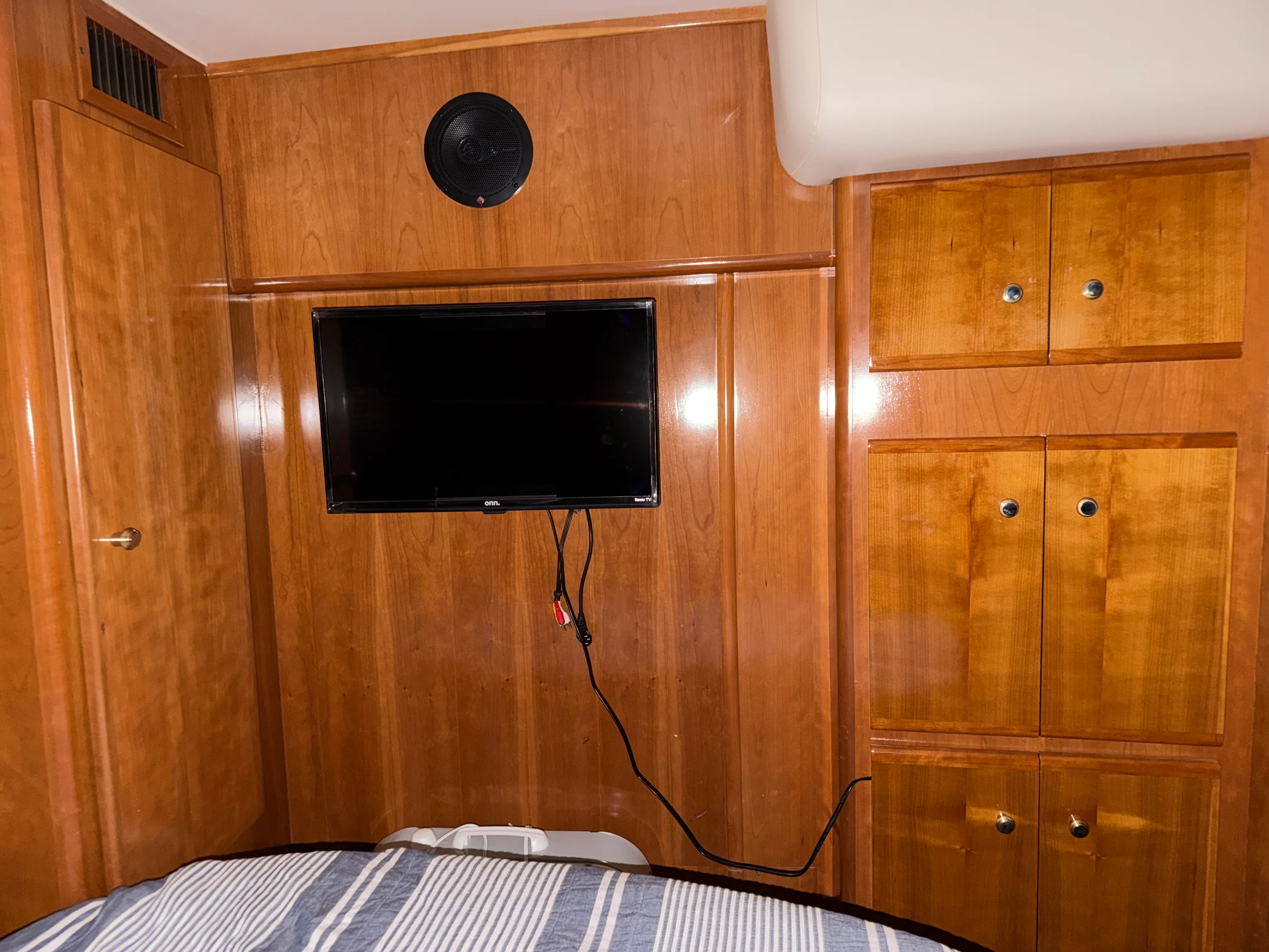 2001 Carver Yachts 356 AFT Image Thumbnail #21