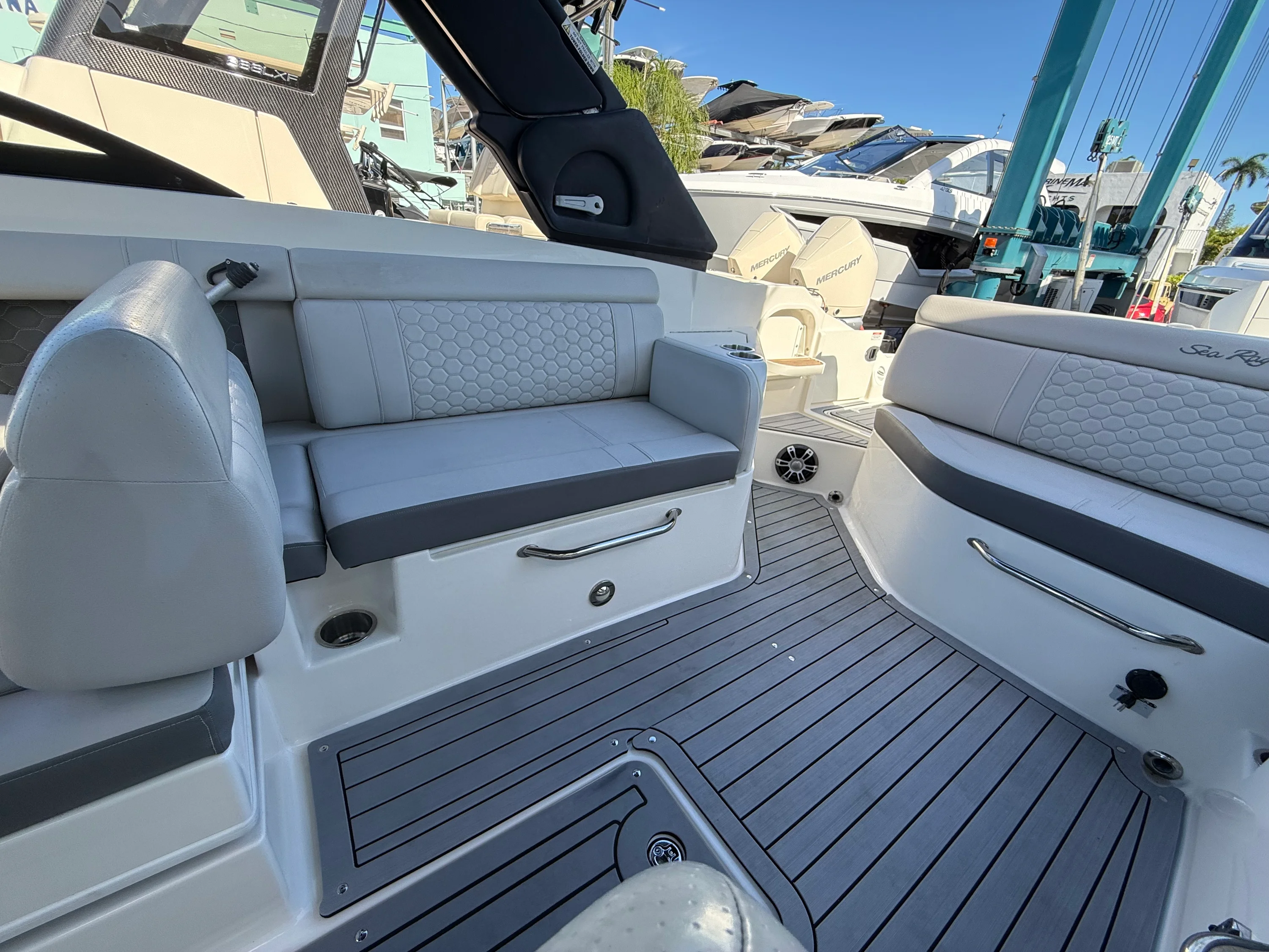 2021 Sea Ray SDX 270 Outboard Image Thumbnail #17
