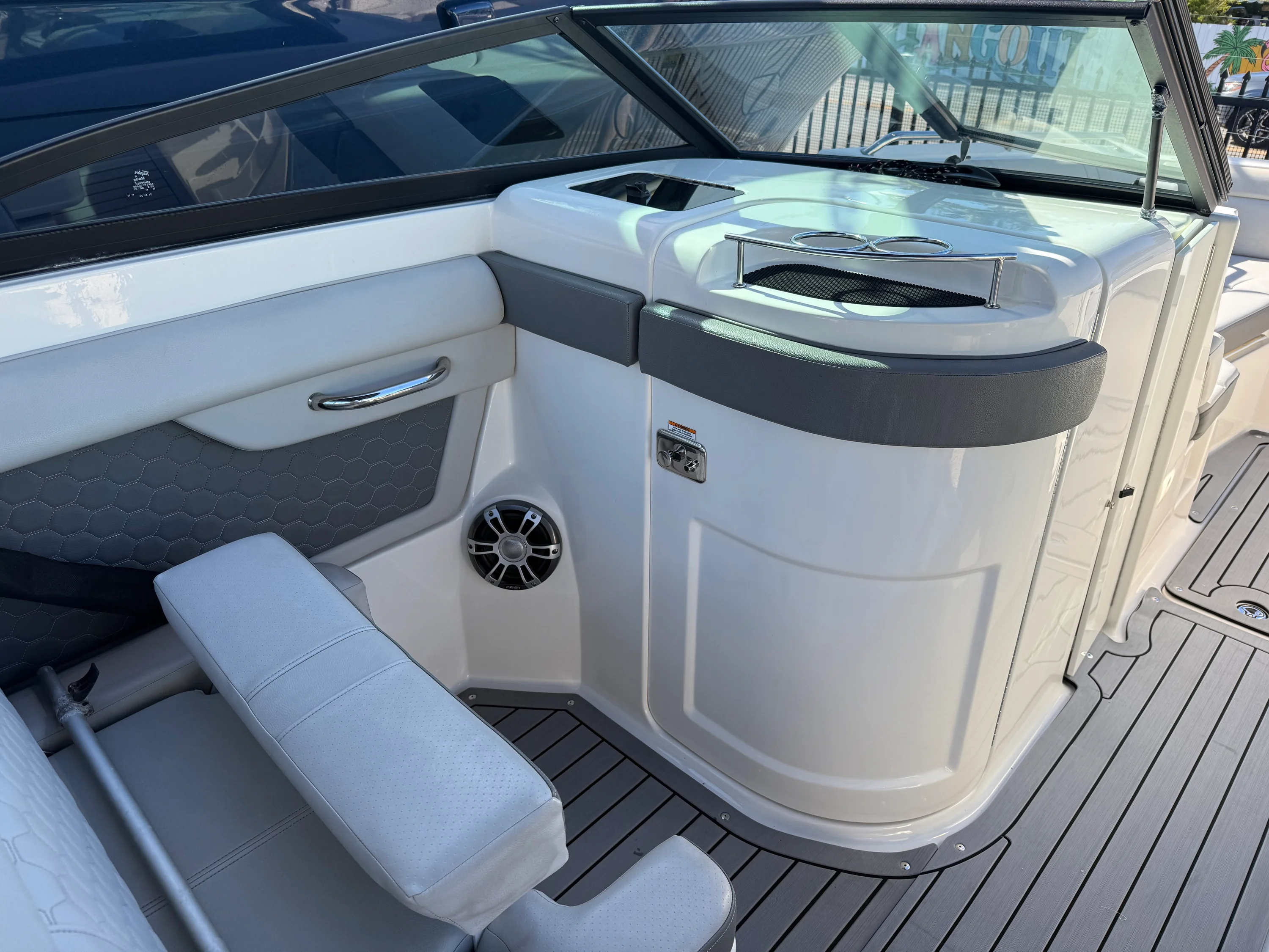 2021 Sea Ray SDX 270 Outboard Image Thumbnail #8
