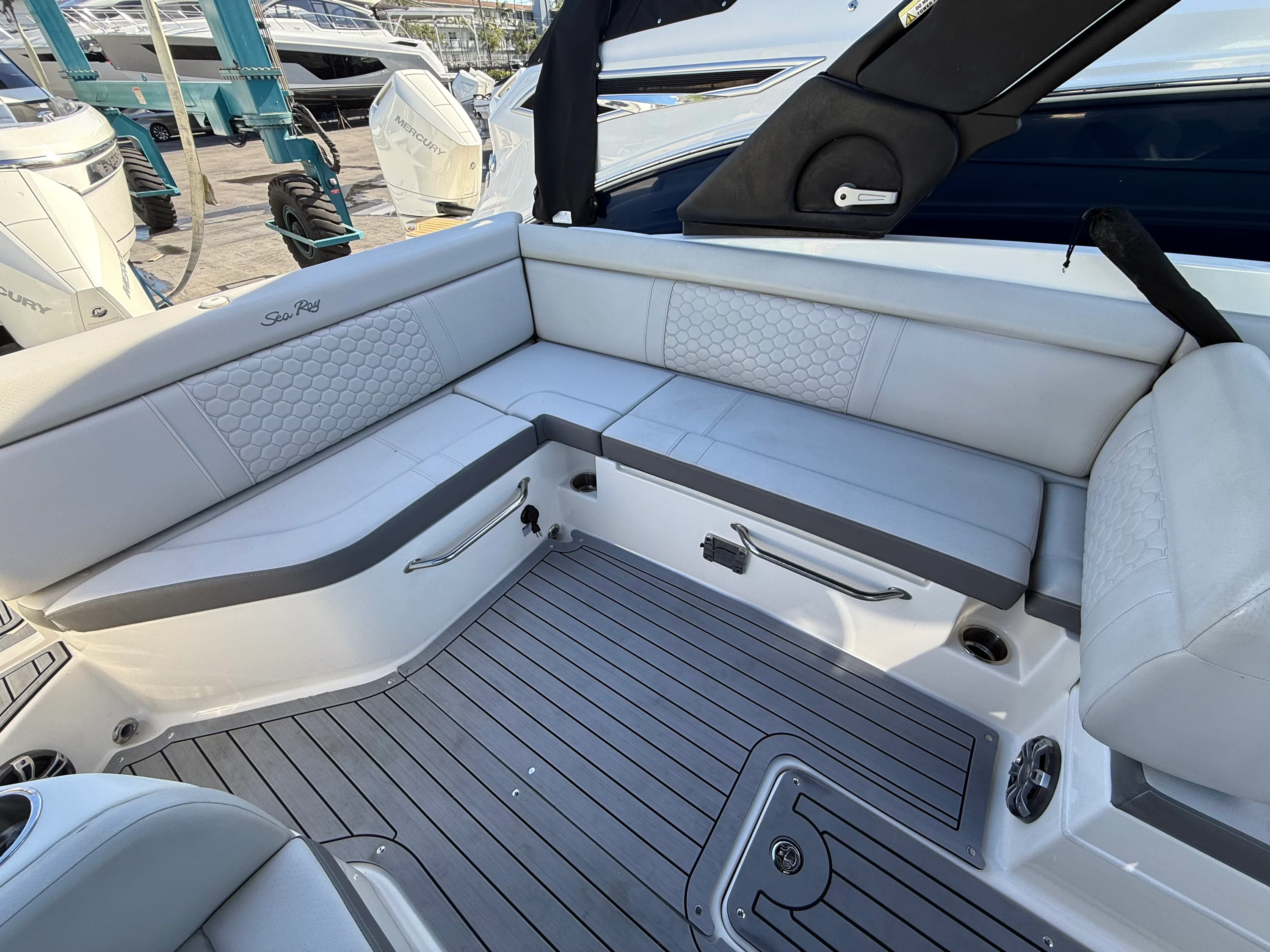 2021 Sea Ray SDX 270 Outboard Image Thumbnail #15