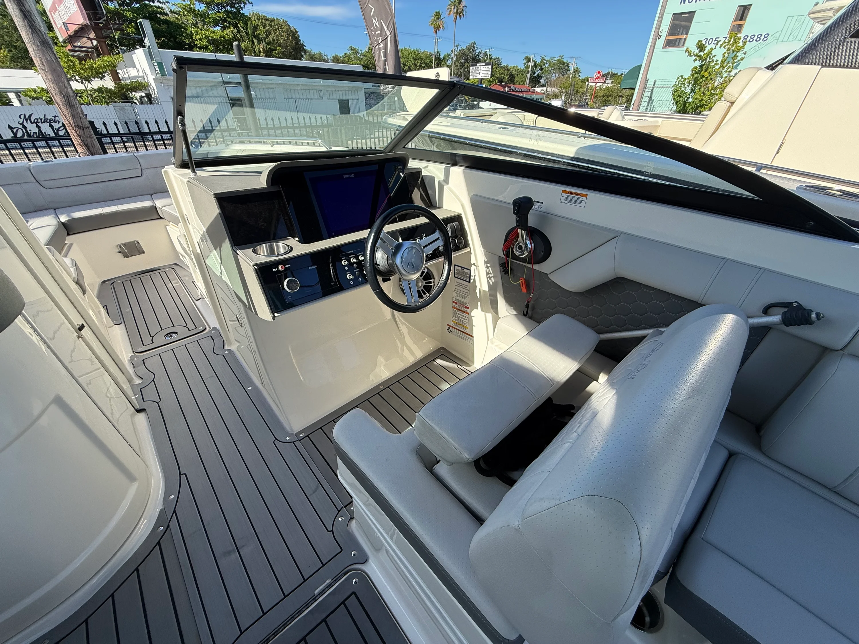 2021 Sea Ray SDX 270 Outboard Image Thumbnail #9