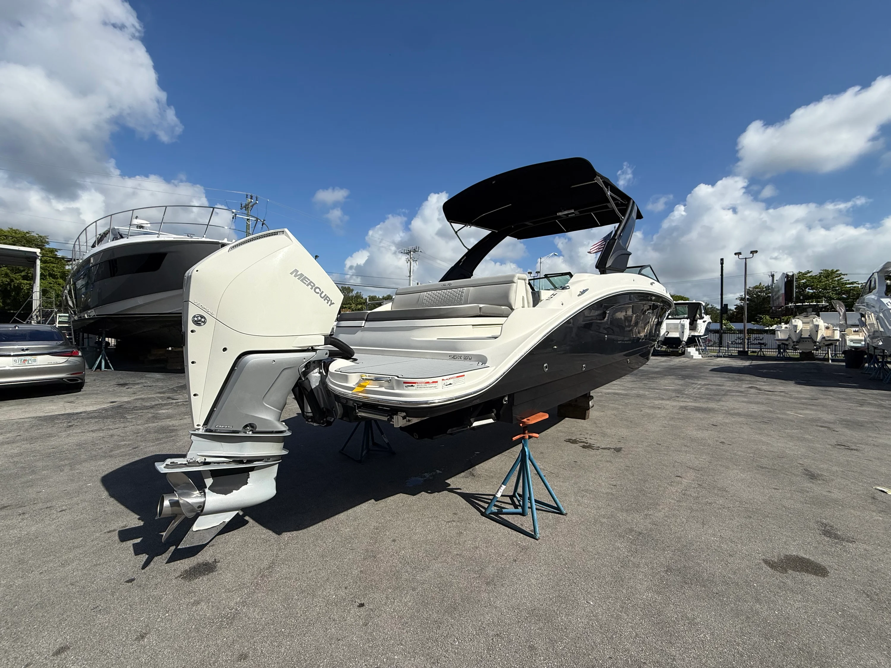 2021 Sea Ray SDX 270 Outboard Image Thumbnail #2