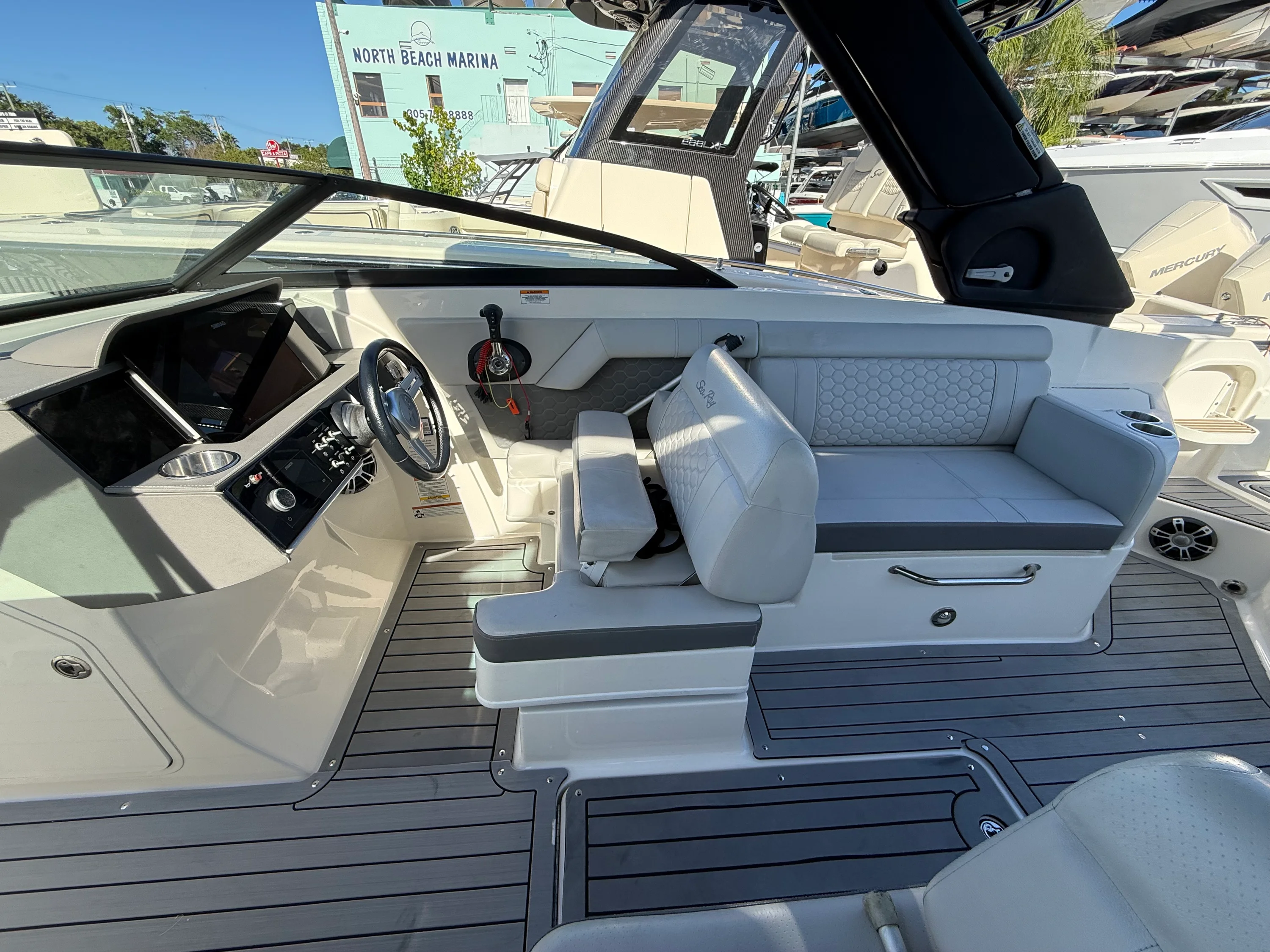 2021 Sea Ray SDX 270 Outboard Image Thumbnail #12