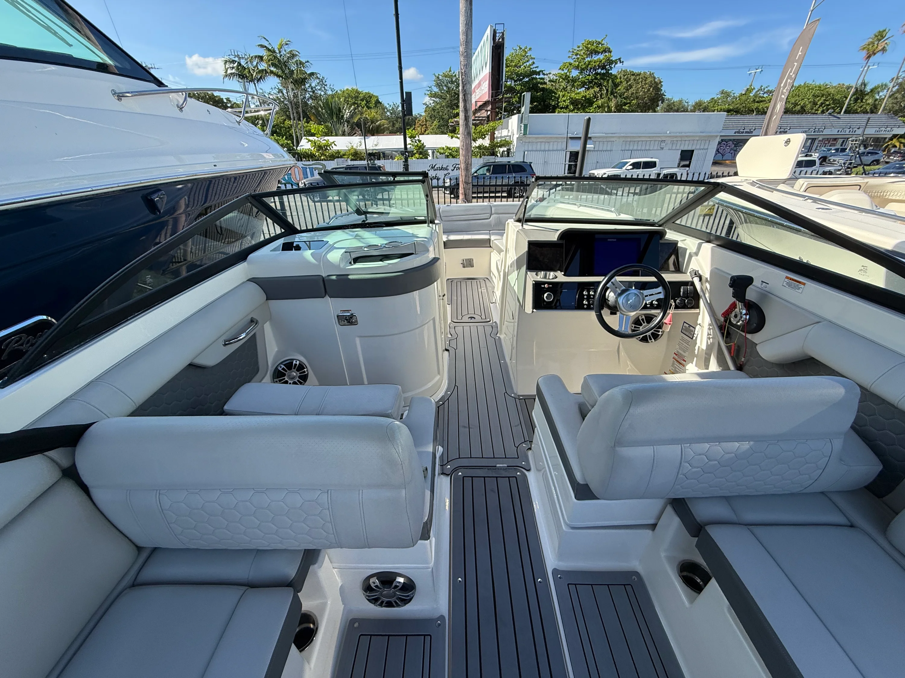 2021 Sea Ray SDX 270 Outboard Image Thumbnail #7