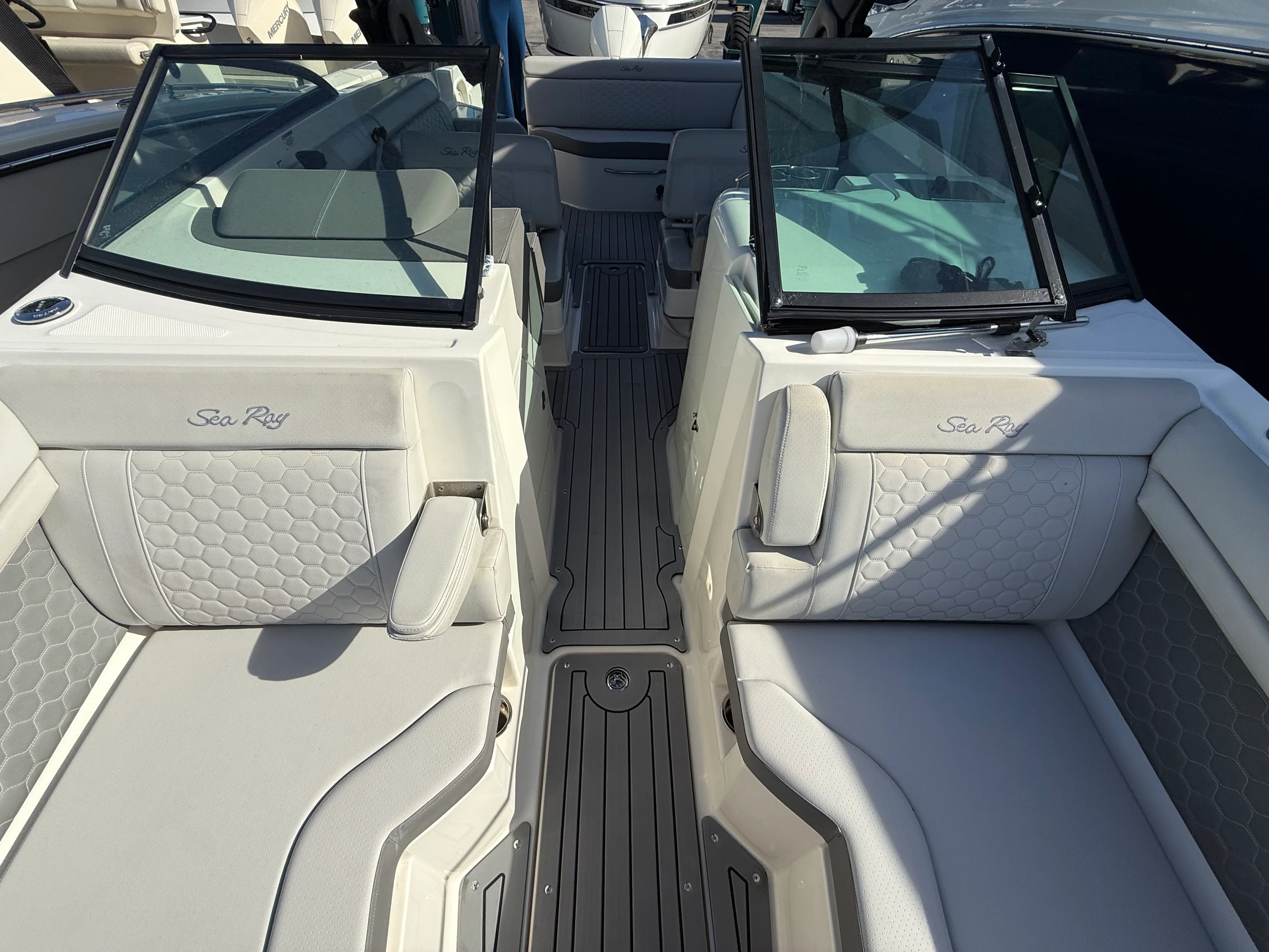 2021 Sea Ray SDX 270 Outboard Image Thumbnail #14