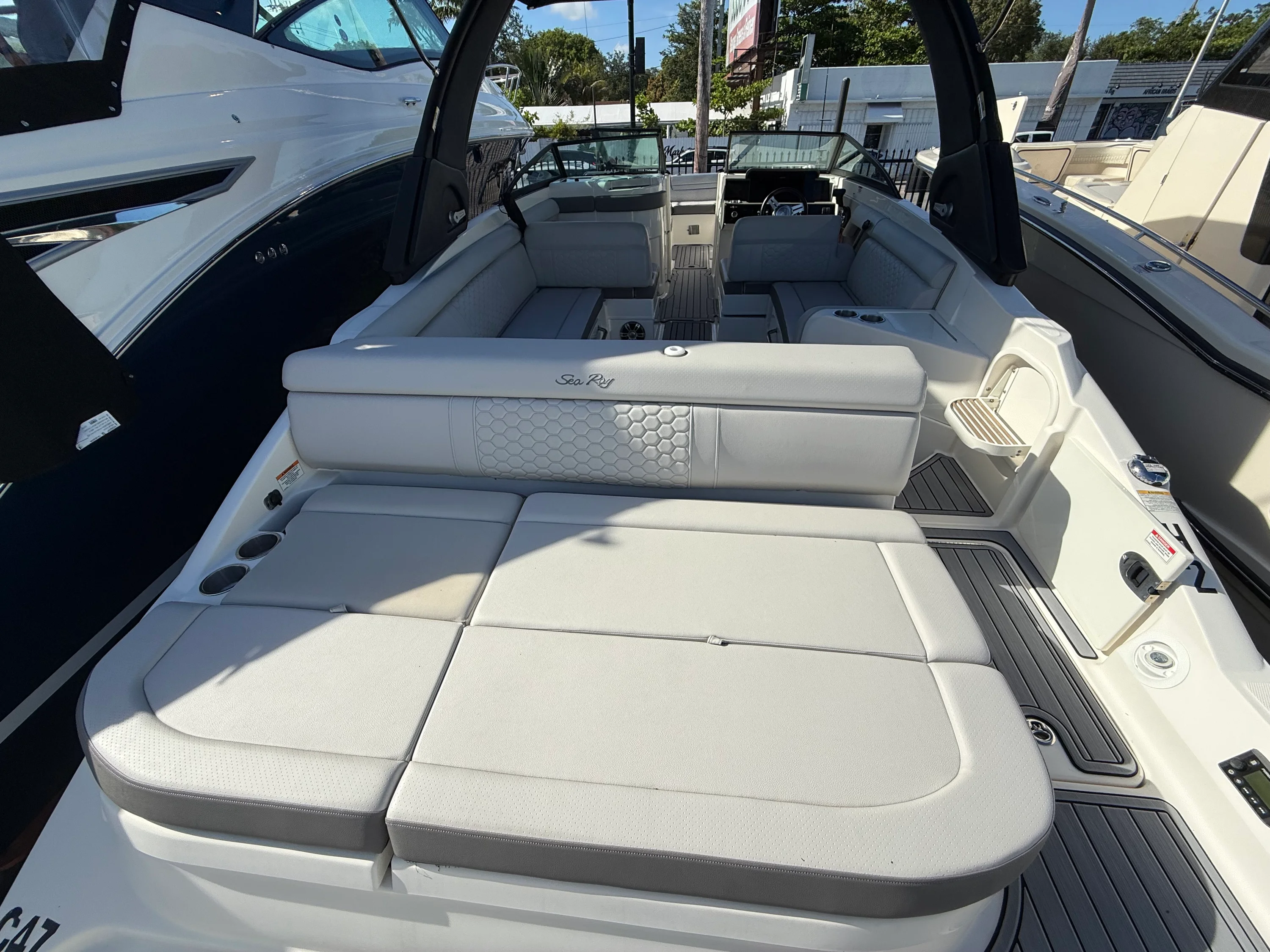 2021 Sea Ray SDX 270 Outboard Image Thumbnail #19