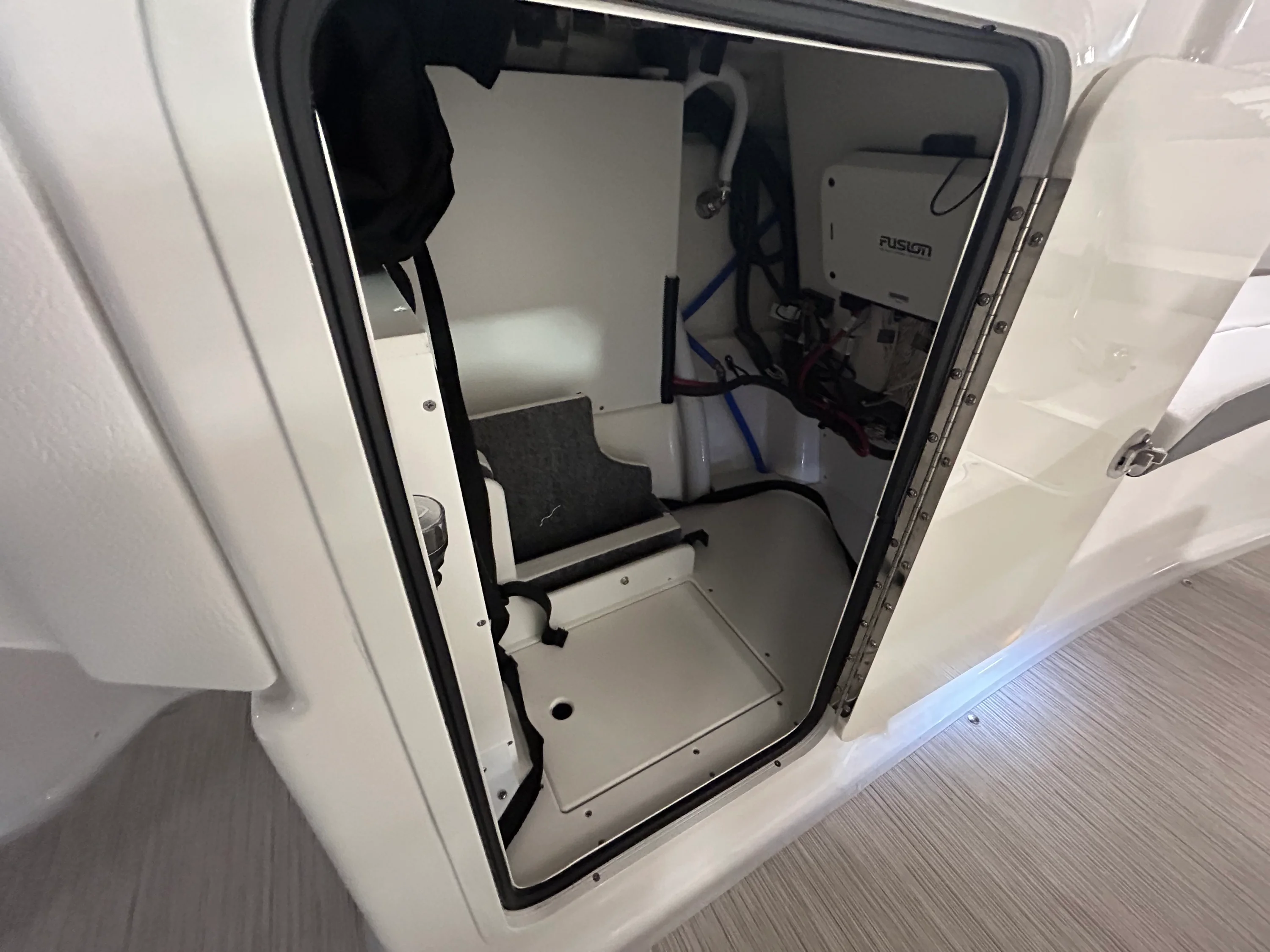 2026 Sea Ray SDX 270 Outboard Image Thumbnail #9