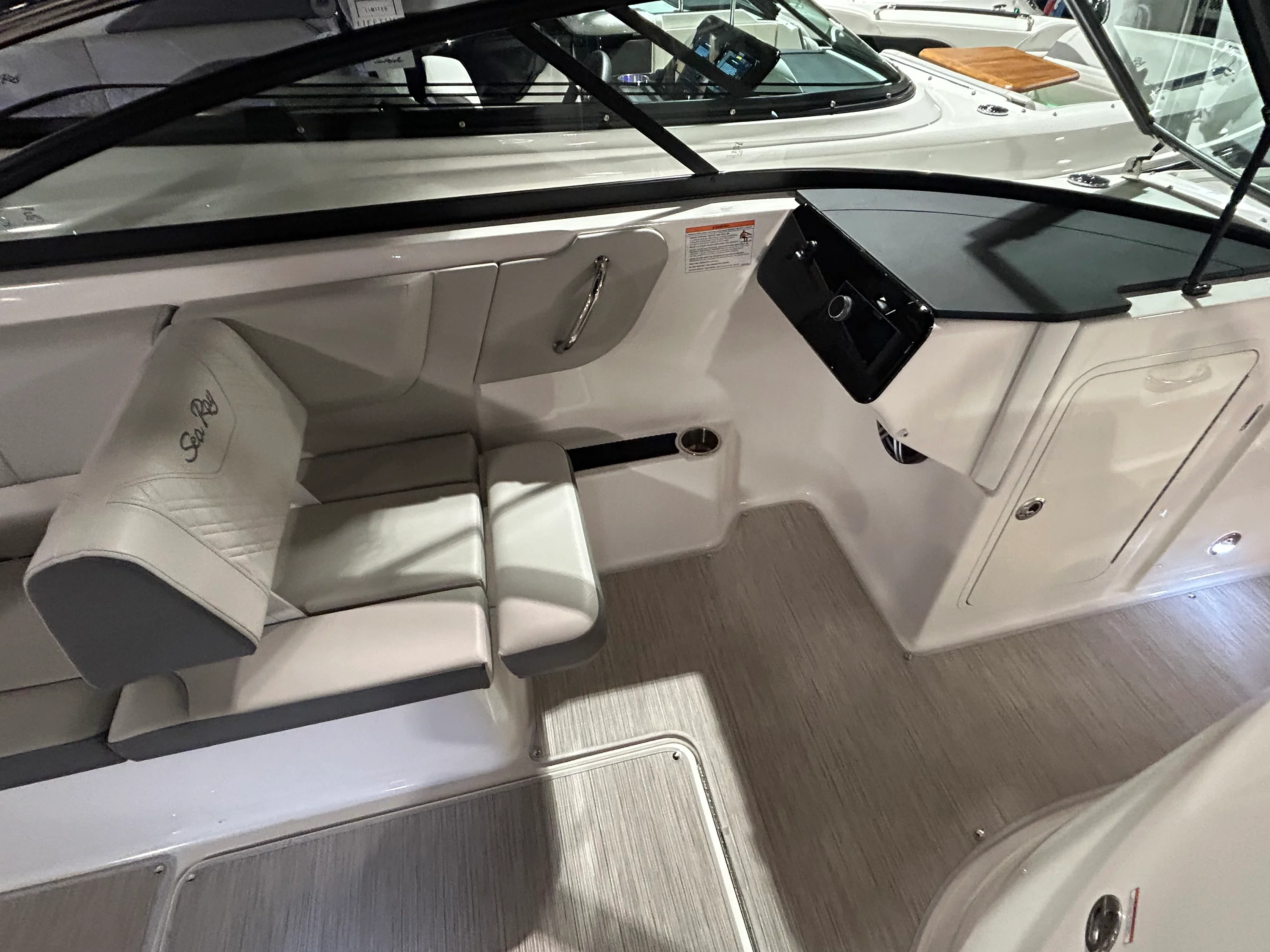 2026 Sea Ray SDX 270 Outboard Image Thumbnail #8