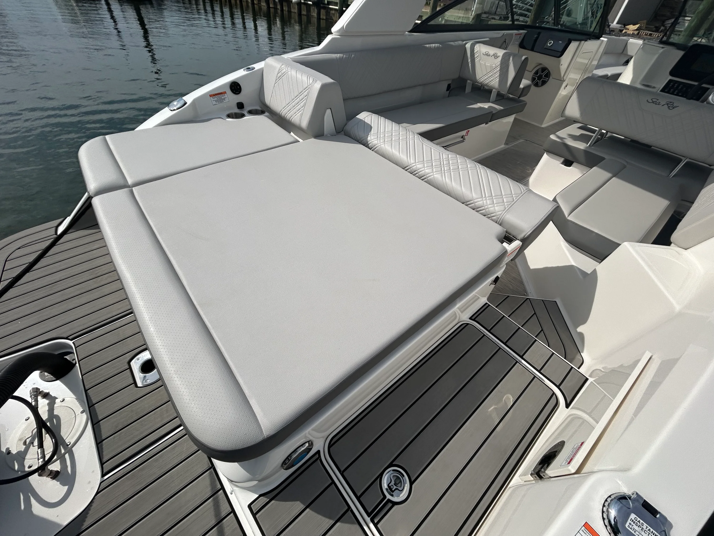 2026 Sea Ray SDX 270 Outboard Image Thumbnail #11