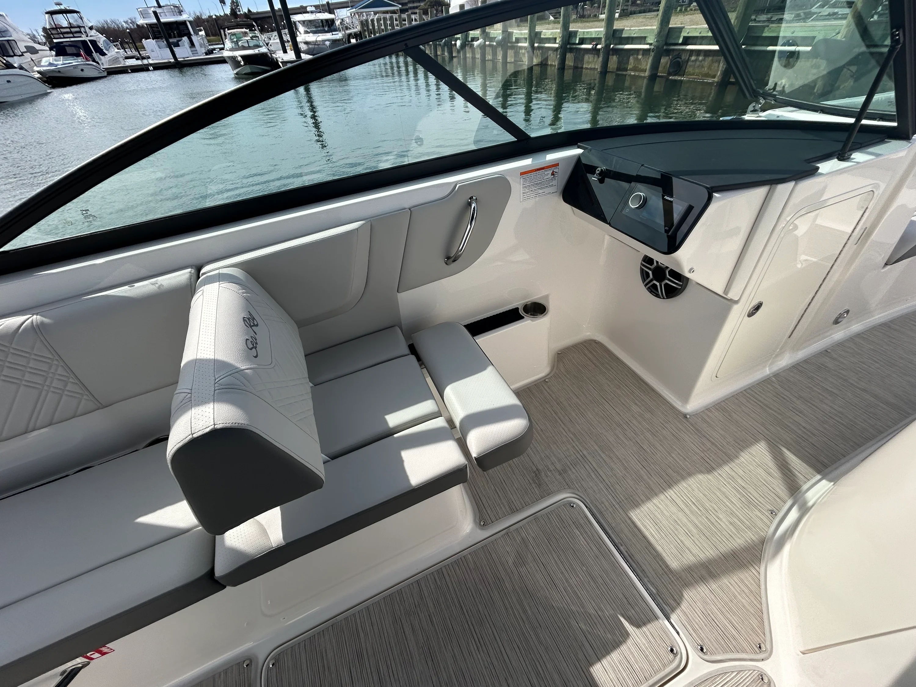 2026 Sea Ray SDX 270 Outboard Image Thumbnail #22