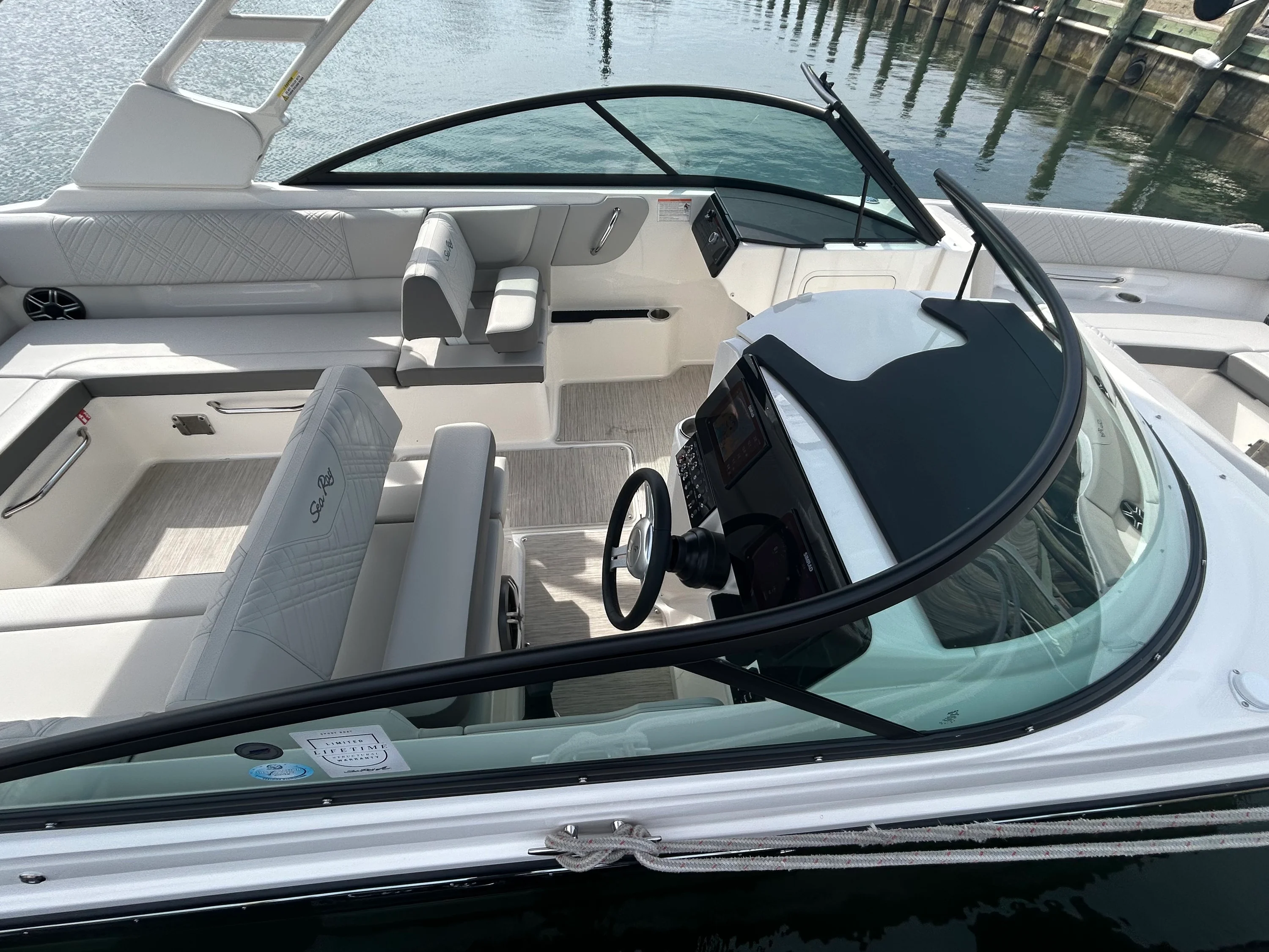 2026 Sea Ray SDX 270 Outboard Image Thumbnail #17