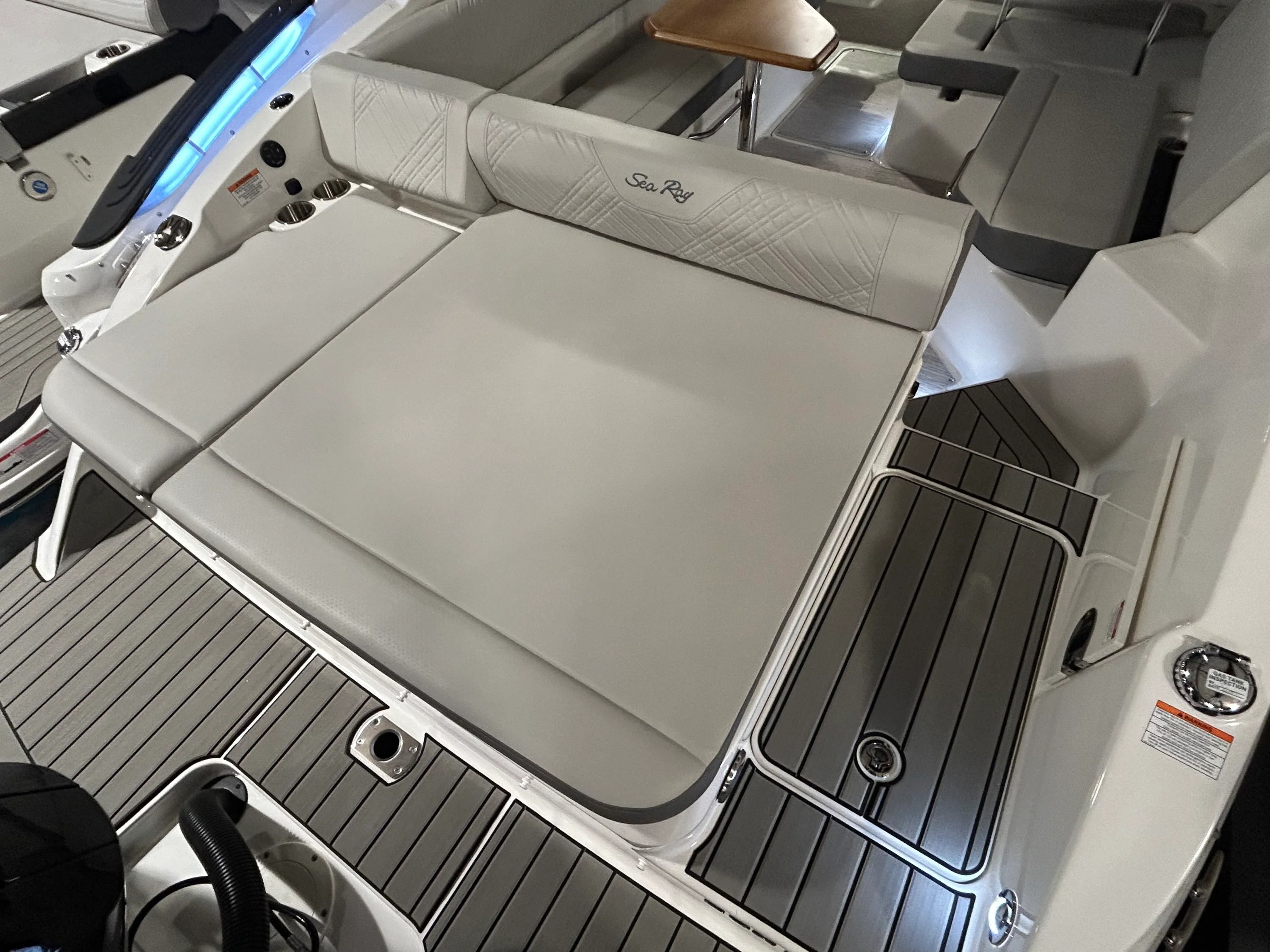 2026 Sea Ray SDX 270 Outboard Image Thumbnail #4