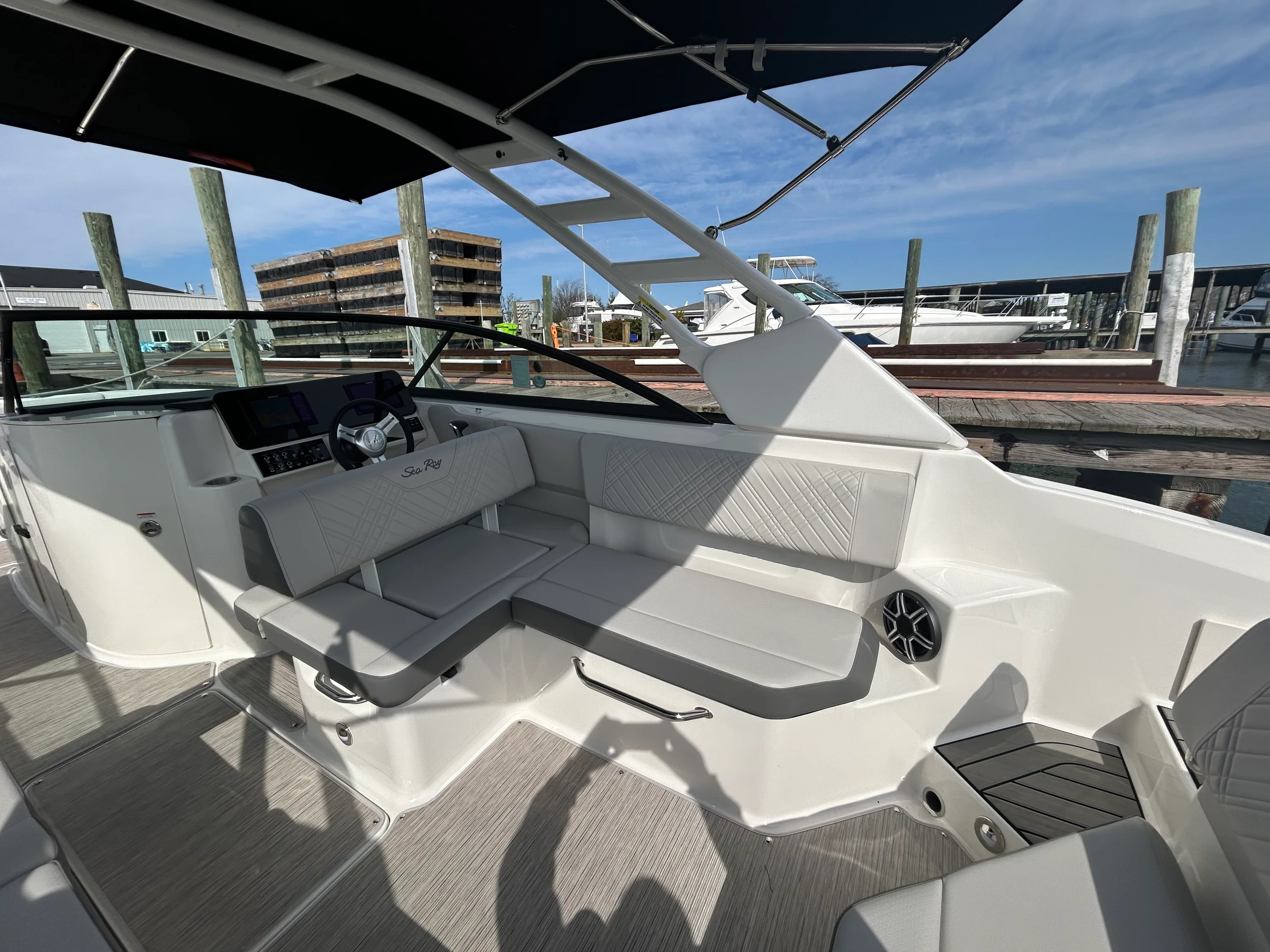 2026 Sea Ray SDX 270 Outboard Image Thumbnail #15