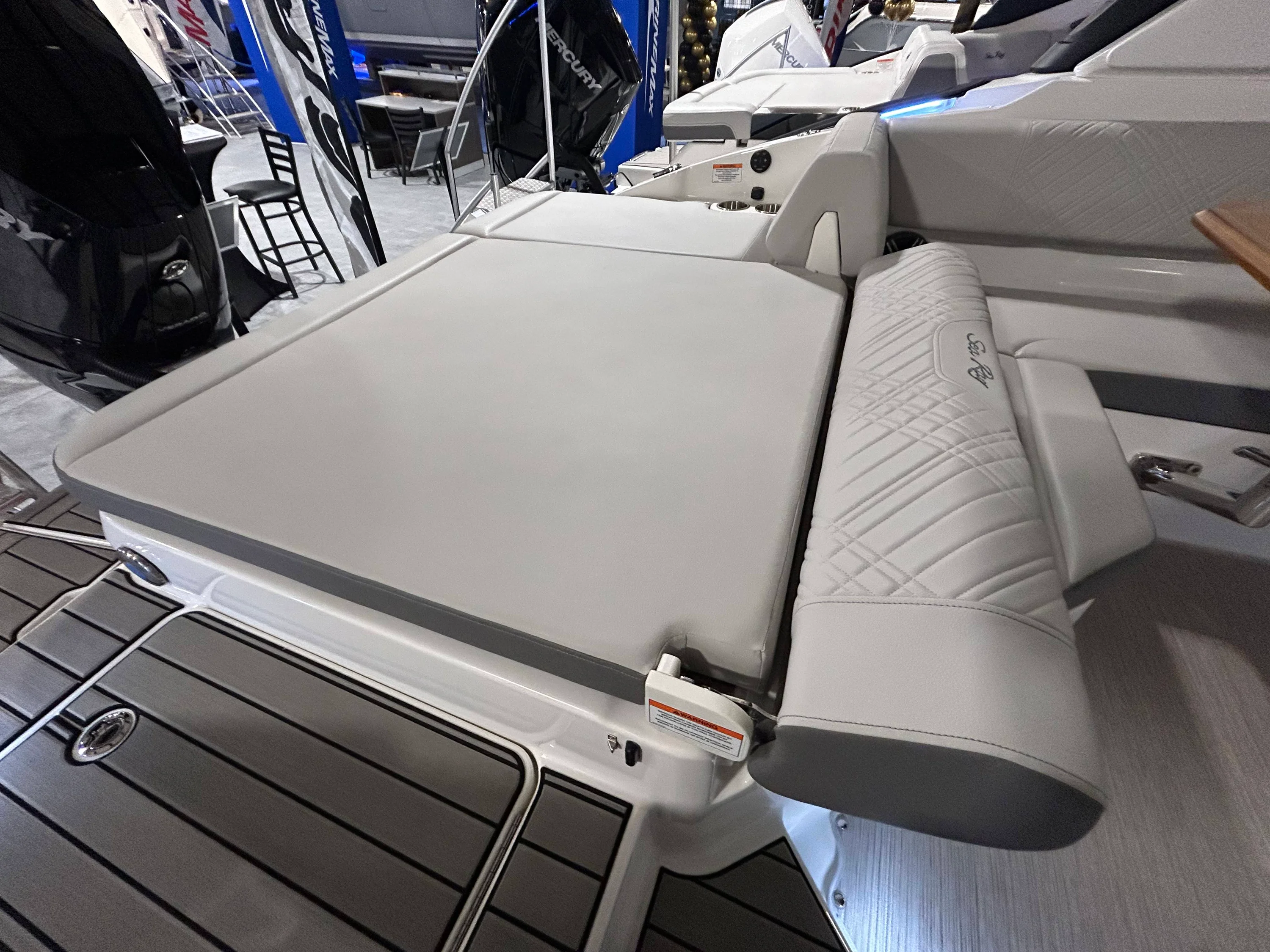 2026 Sea Ray SDX 270 Outboard Image Thumbnail #6