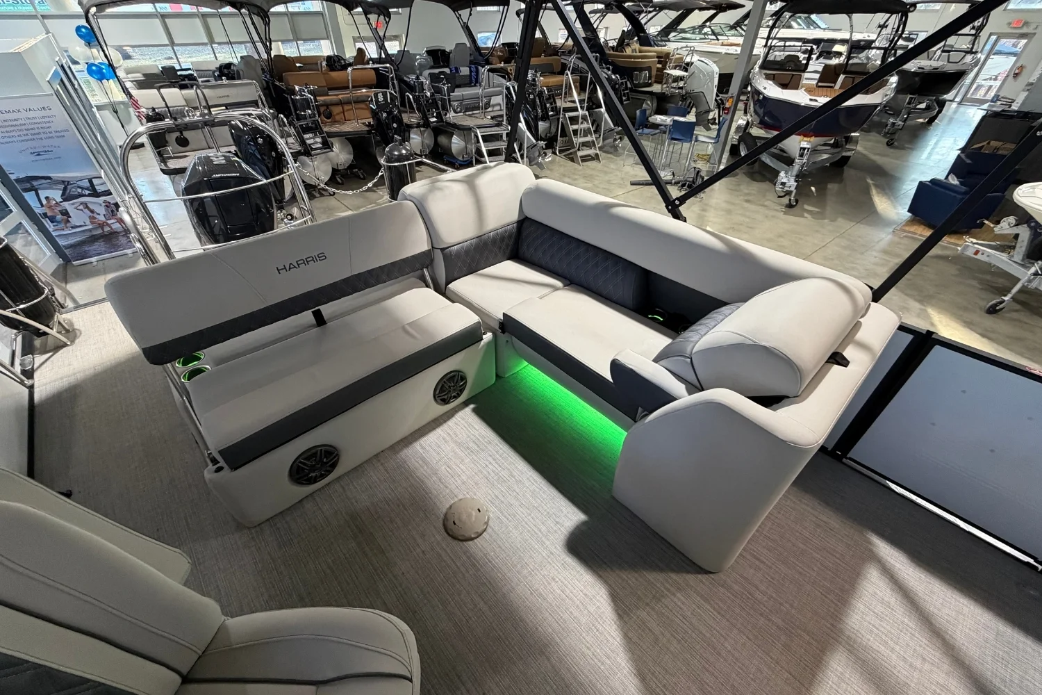 2023 Harris SUNLINER 230 Image Thumbnail #13