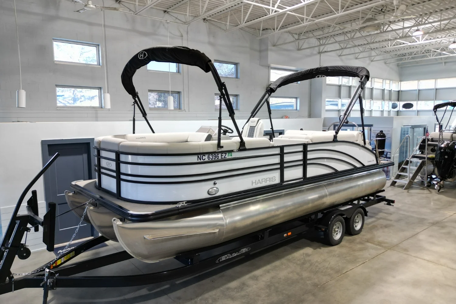 2023 Harris SUNLINER 230 Image Thumbnail #2