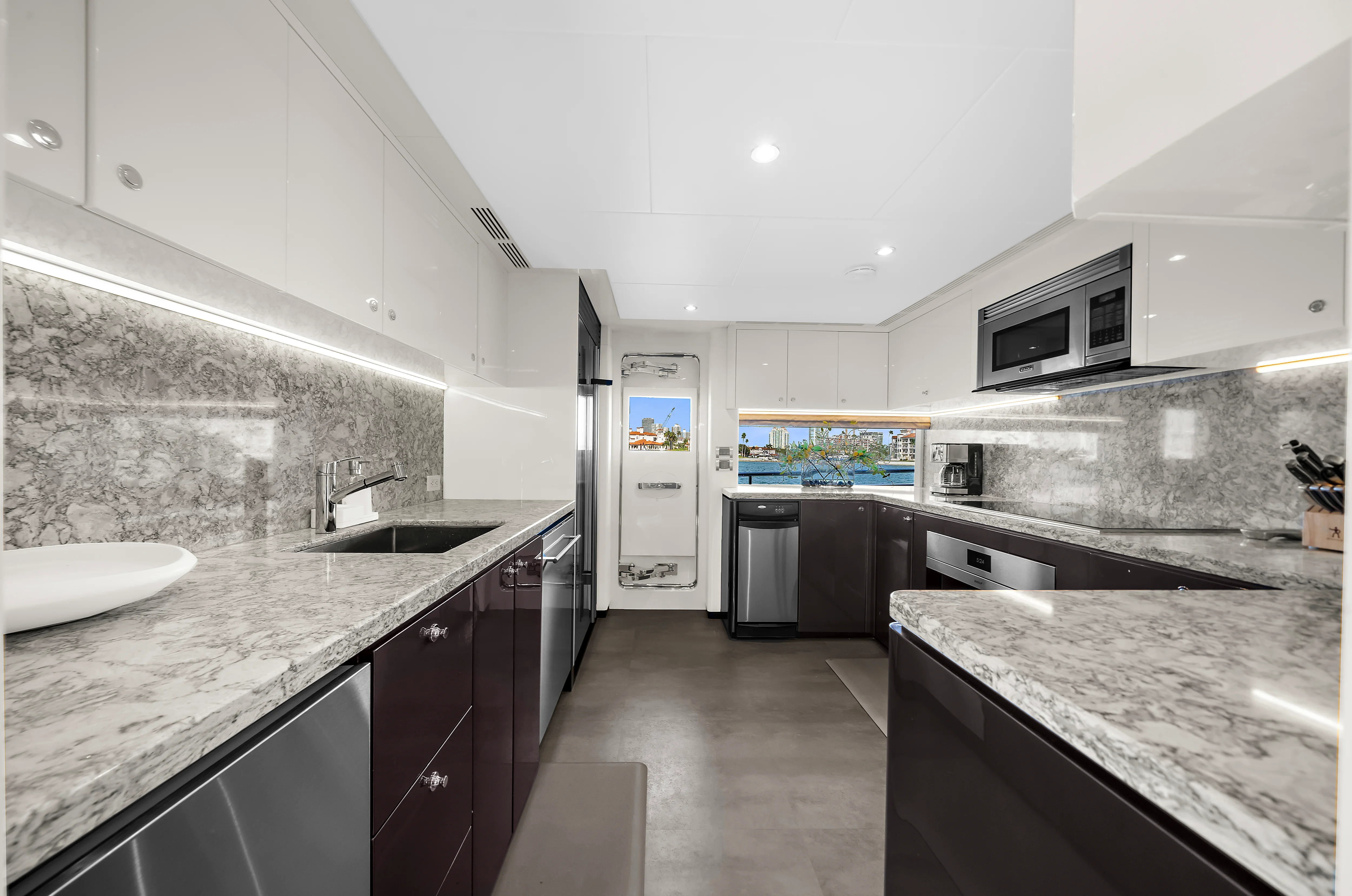 2024 Ocean Alexander 32 L Image Thumbnail #40