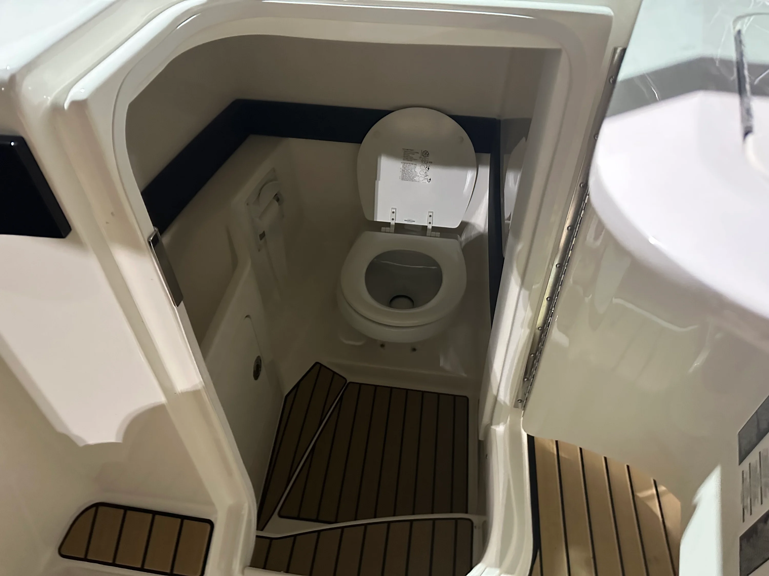 2025 Sea Ray SLX 280 Image Thumbnail #20