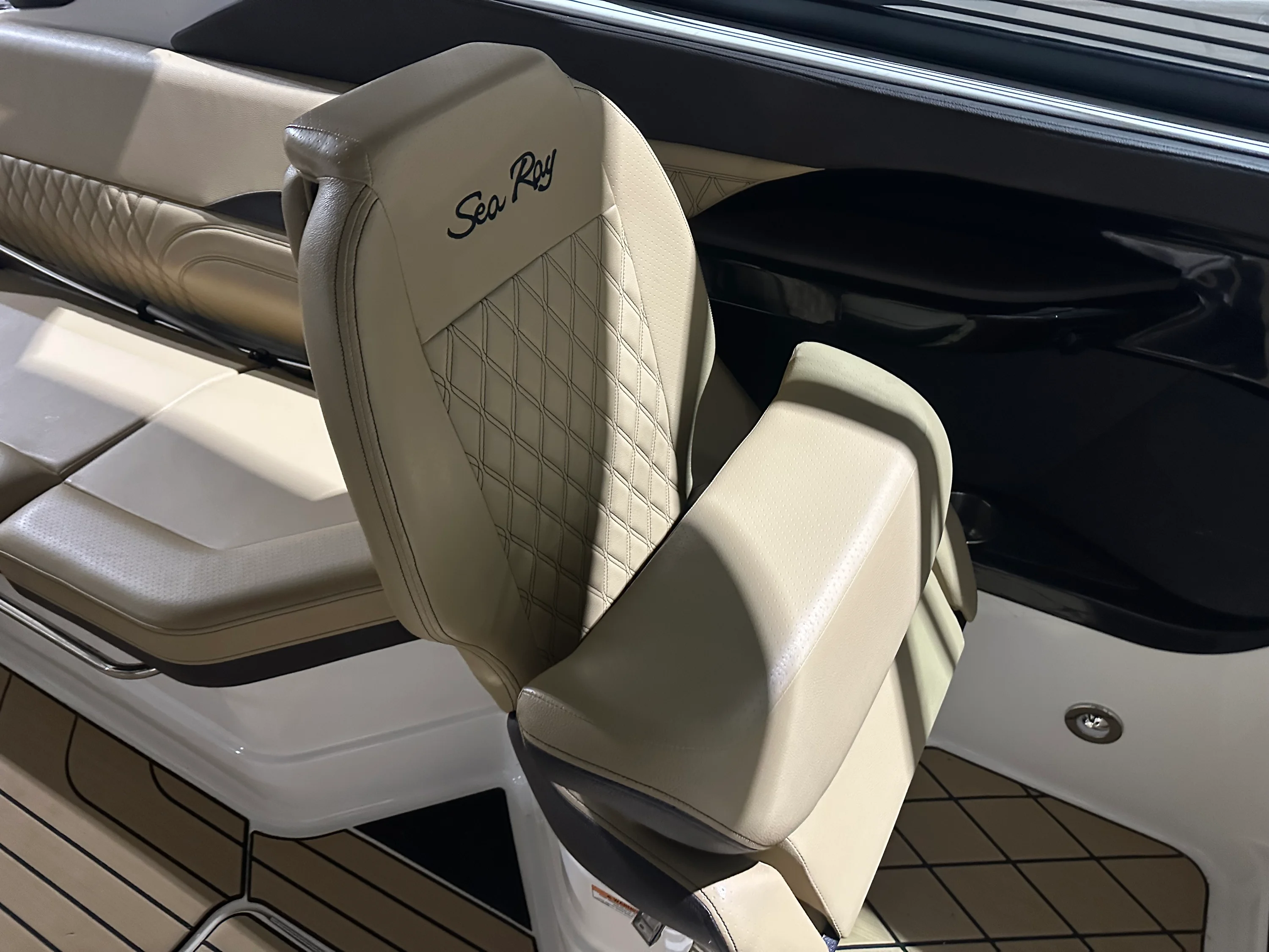 2025 Sea Ray SLX 280 Image Thumbnail #18