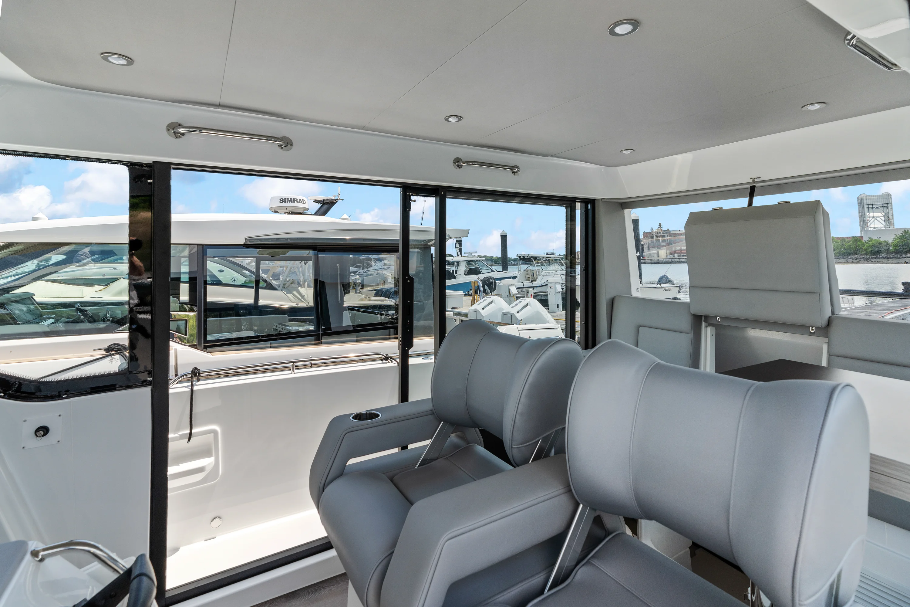 2026 Cruisers Yachts 38 VTR EC Image Thumbnail #15