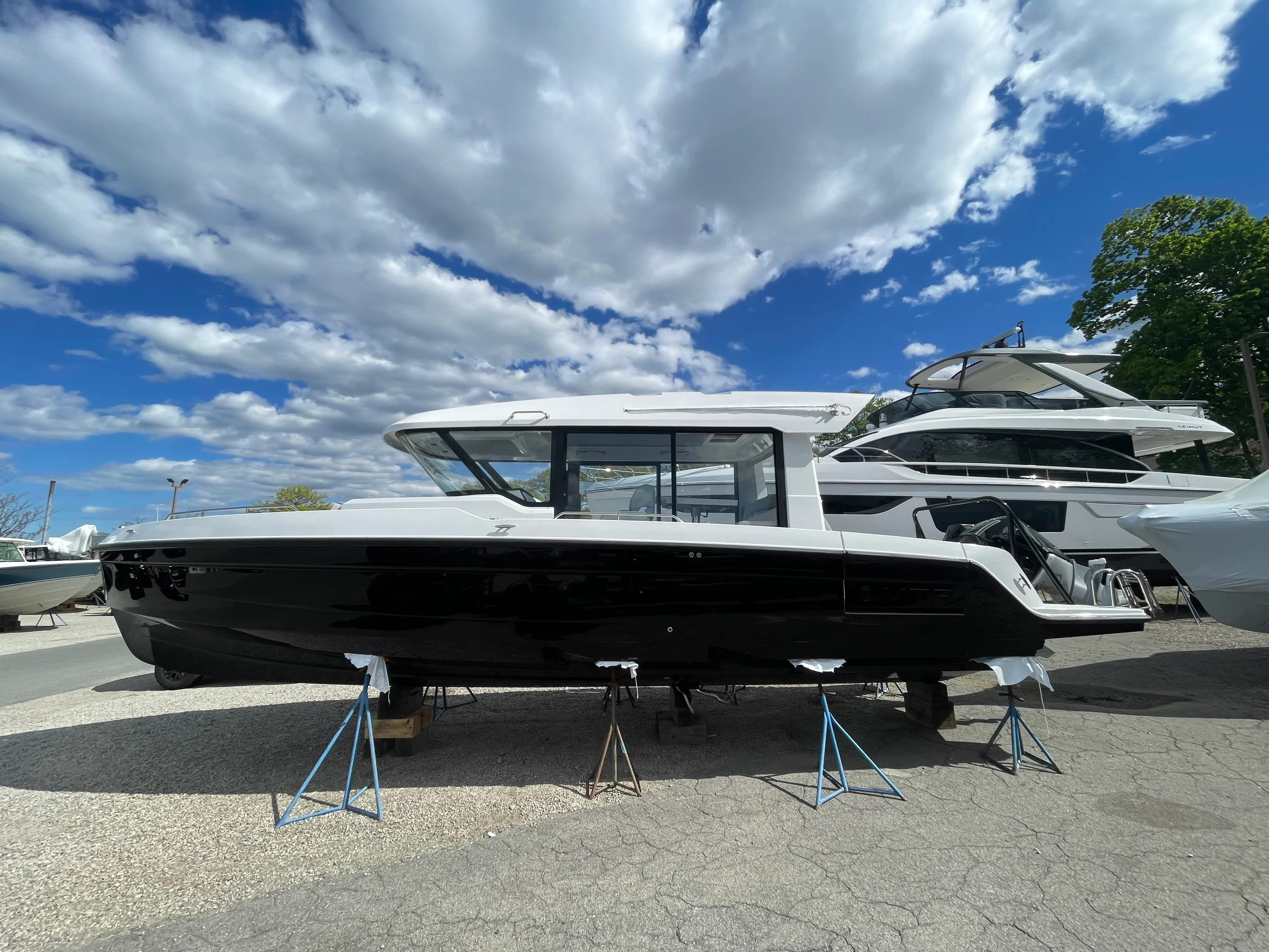 2026 Cruisers Yachts 38 VTR EC