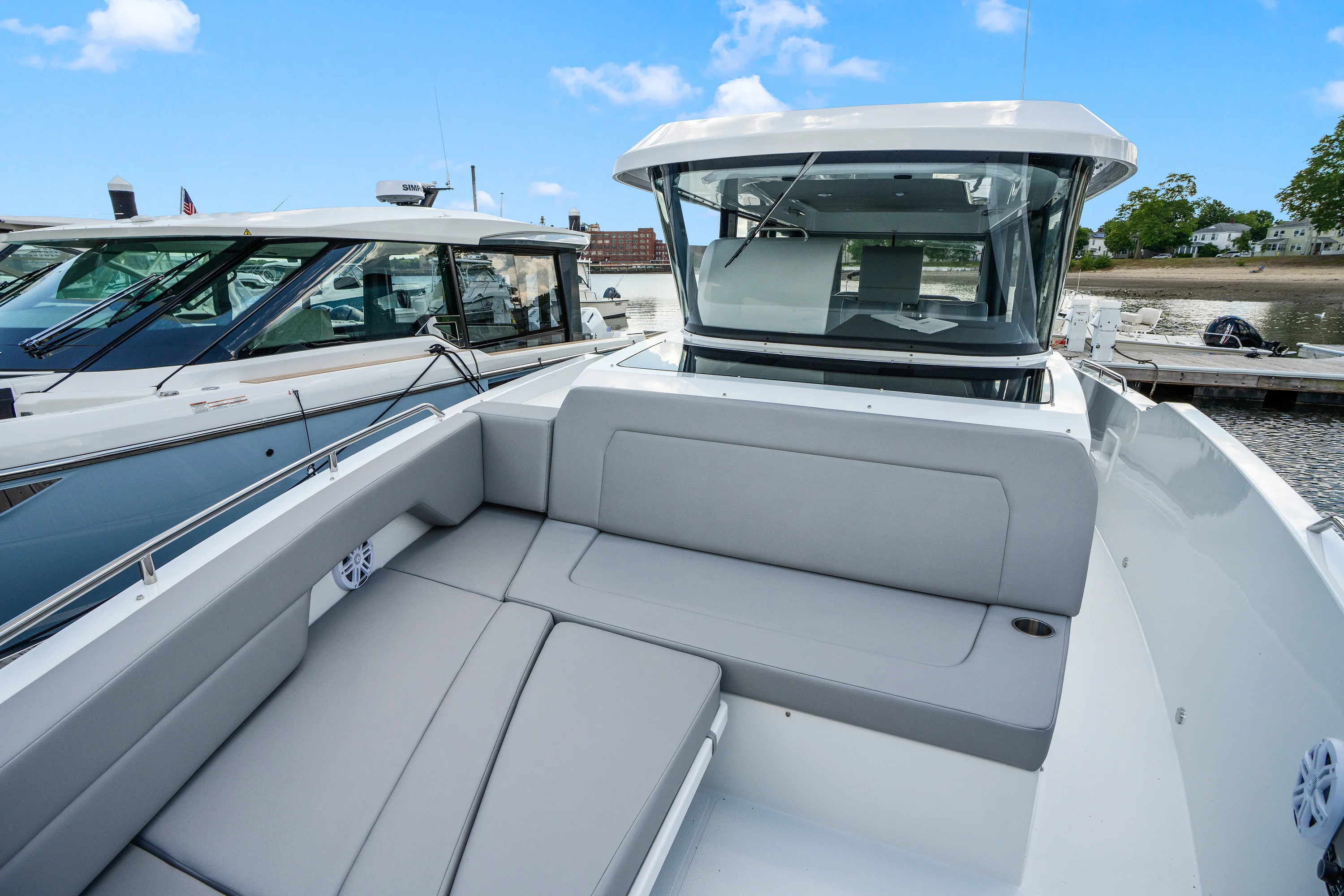 2026 Cruisers Yachts 38 VTR EC Image Thumbnail #38