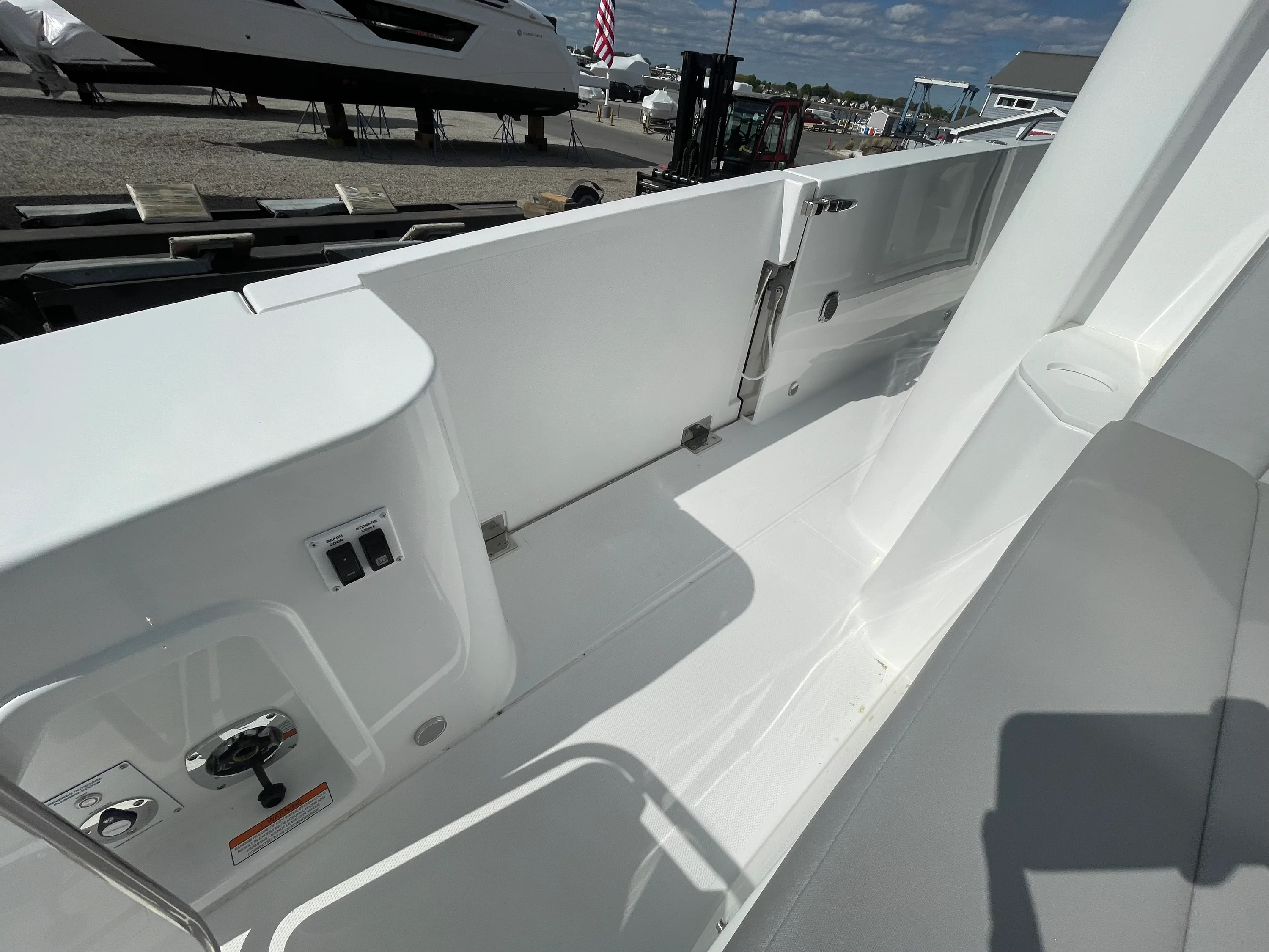 2026 Cruisers Yachts 38 VTR EC Image Thumbnail #3