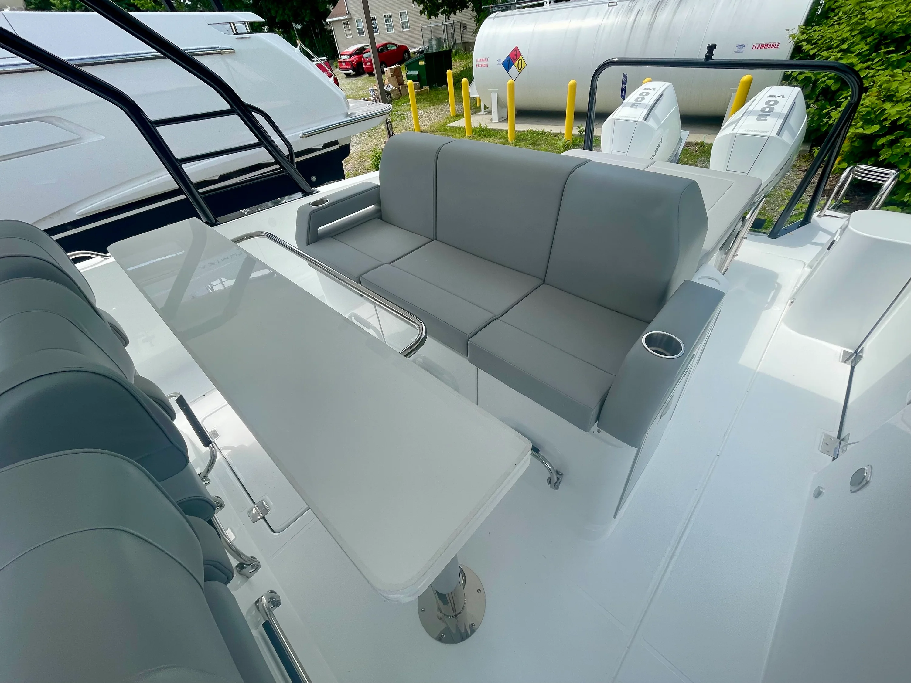 2026 Cruisers Yachts 38 VTR Image Thumbnail #7