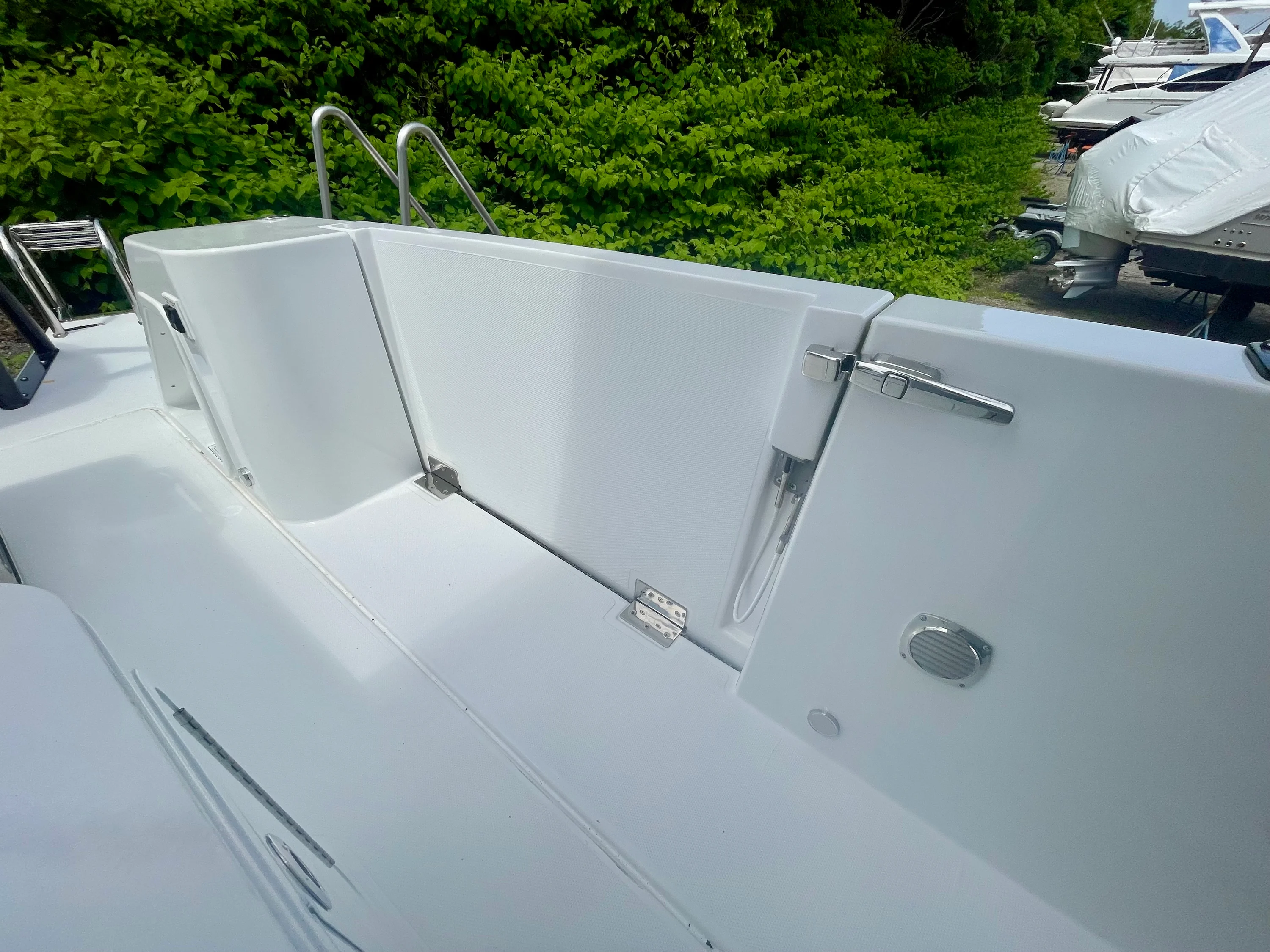 2026 Cruisers Yachts 38 VTR Image Thumbnail #5