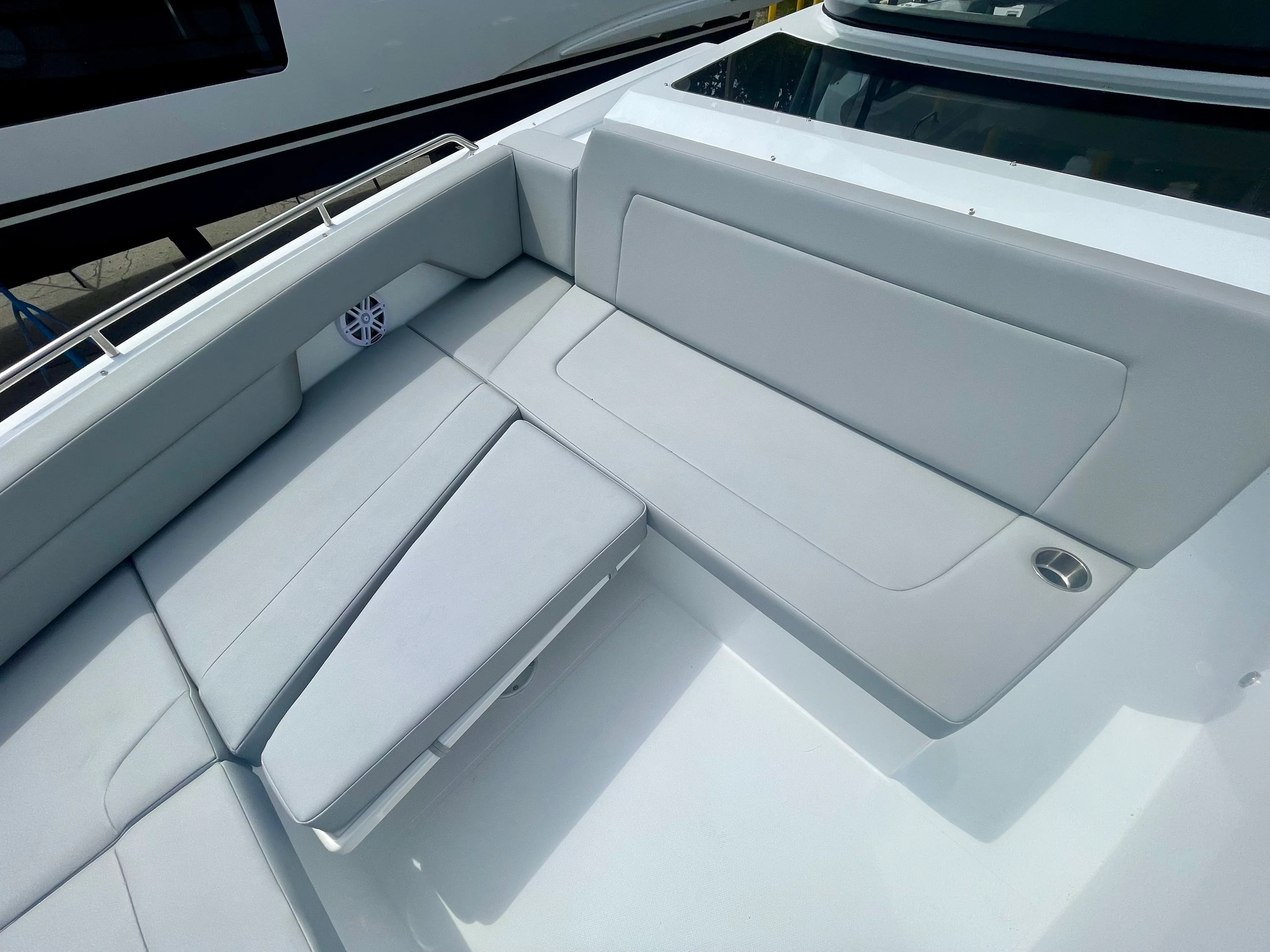 2026 Cruisers Yachts 38 VTR Image Thumbnail #16