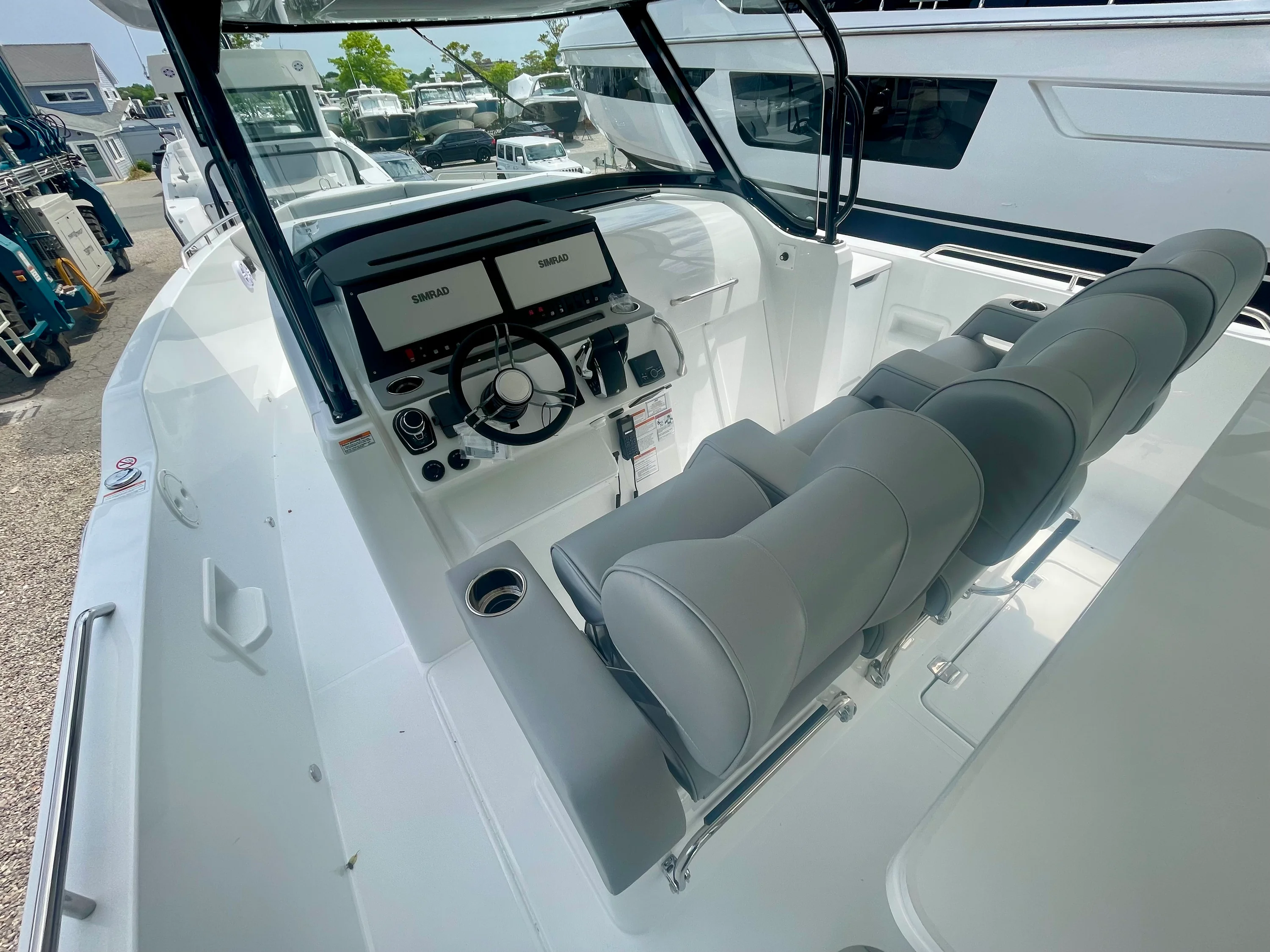 2026 Cruisers Yachts 38 VTR Image Thumbnail #9