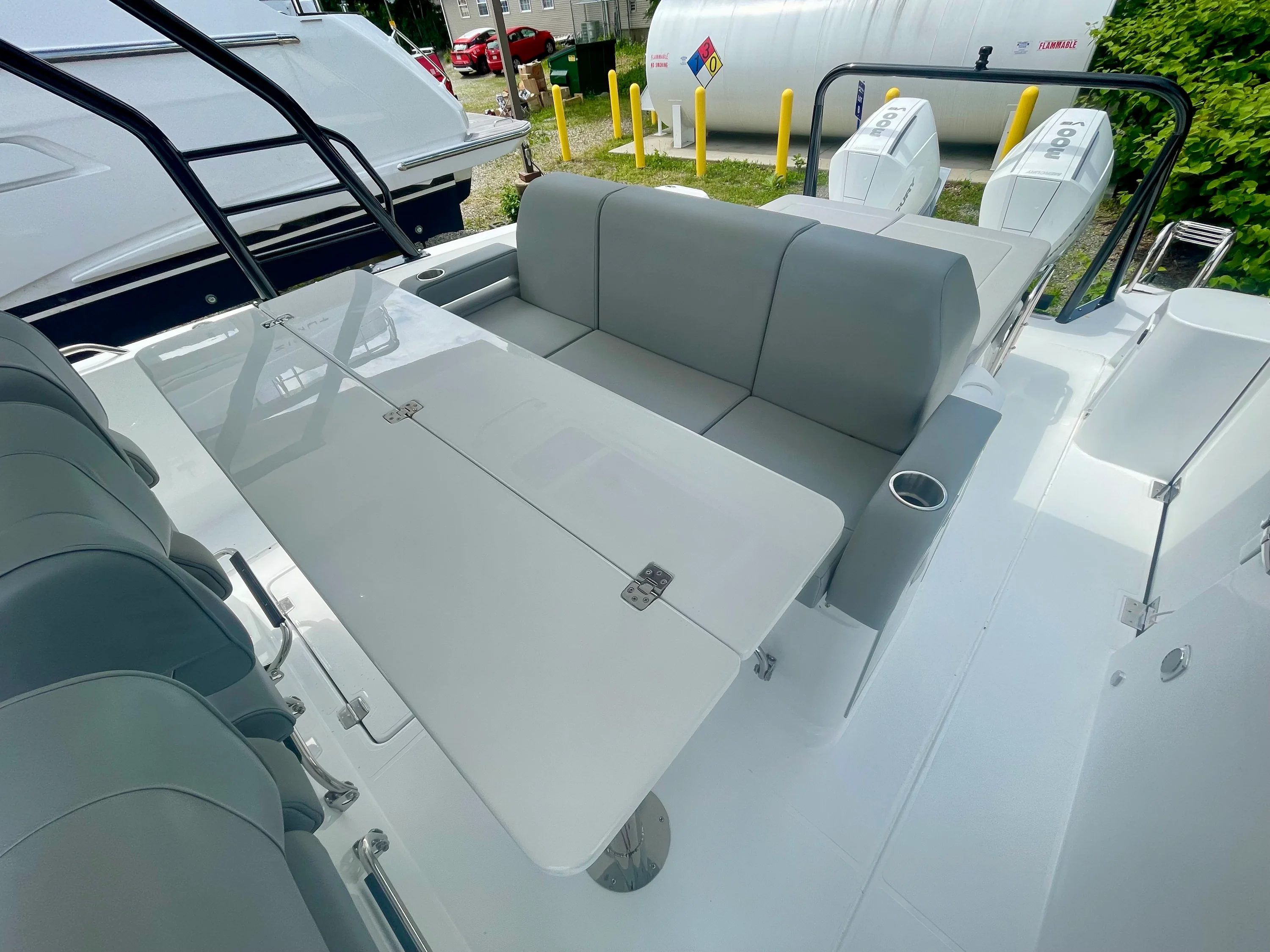 2026 Cruisers Yachts 38 VTR Image Thumbnail #8