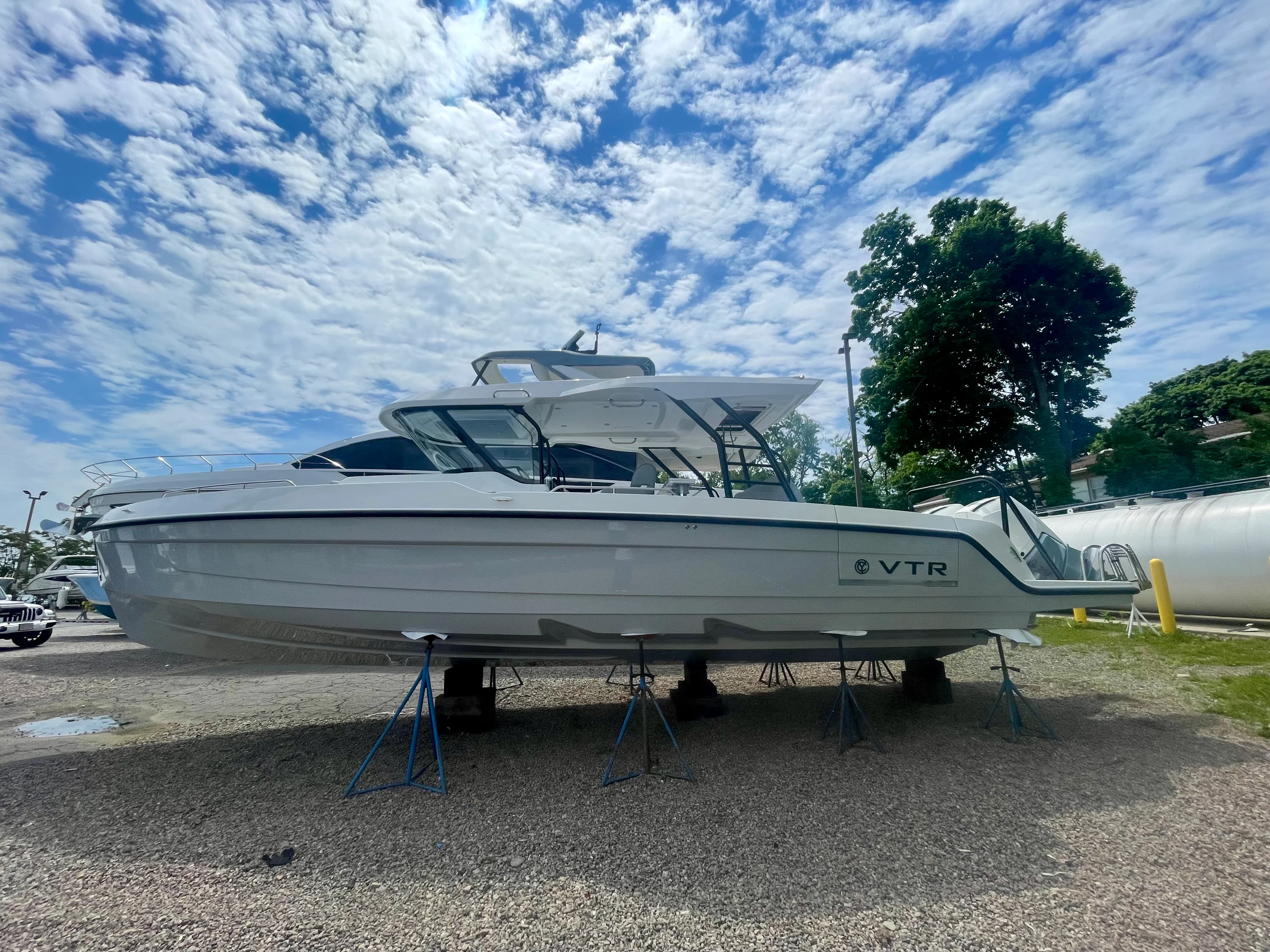 2026 Cruisers Yachts 38 VTR Image Thumbnail #0