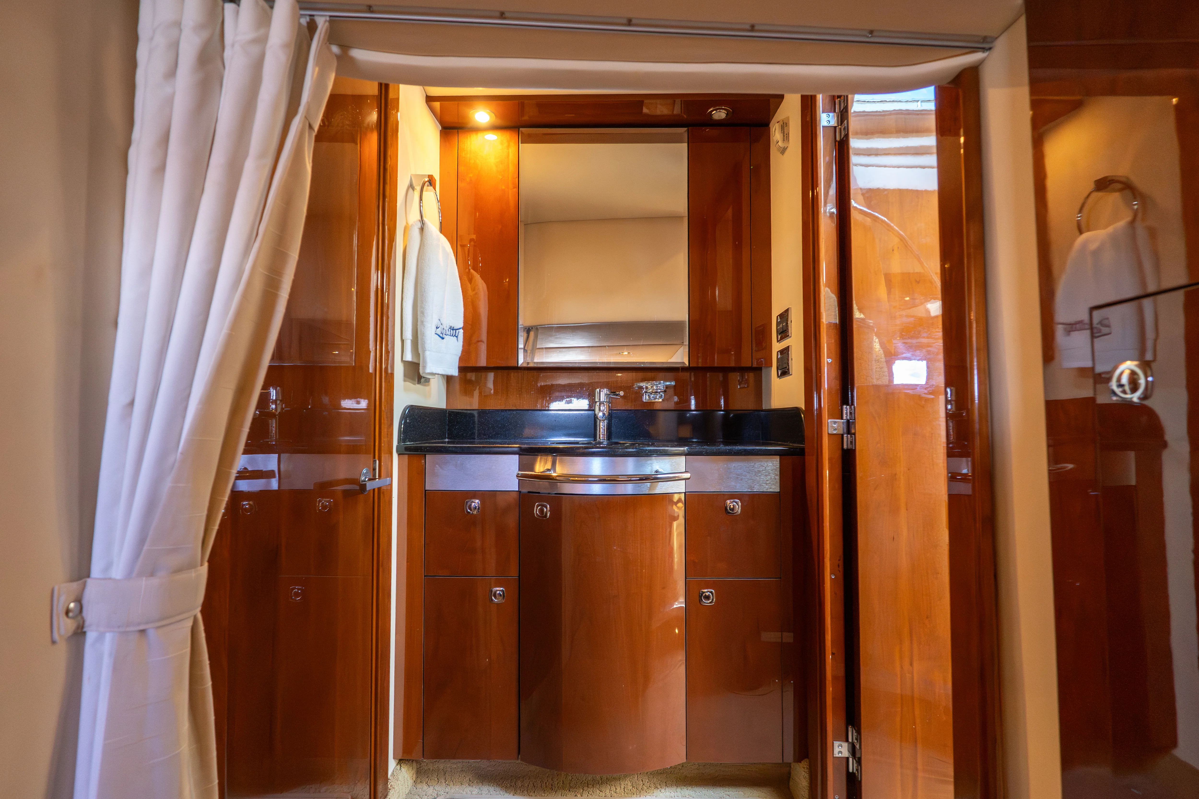 2010 Sea Ray 50 SUNDANCER Image Thumbnail #18