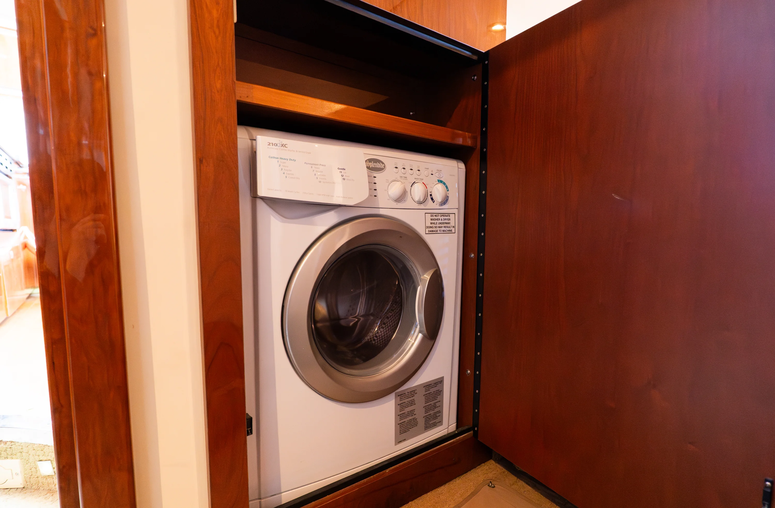 2010 Sea Ray 50 SUNDANCER Image Thumbnail #21