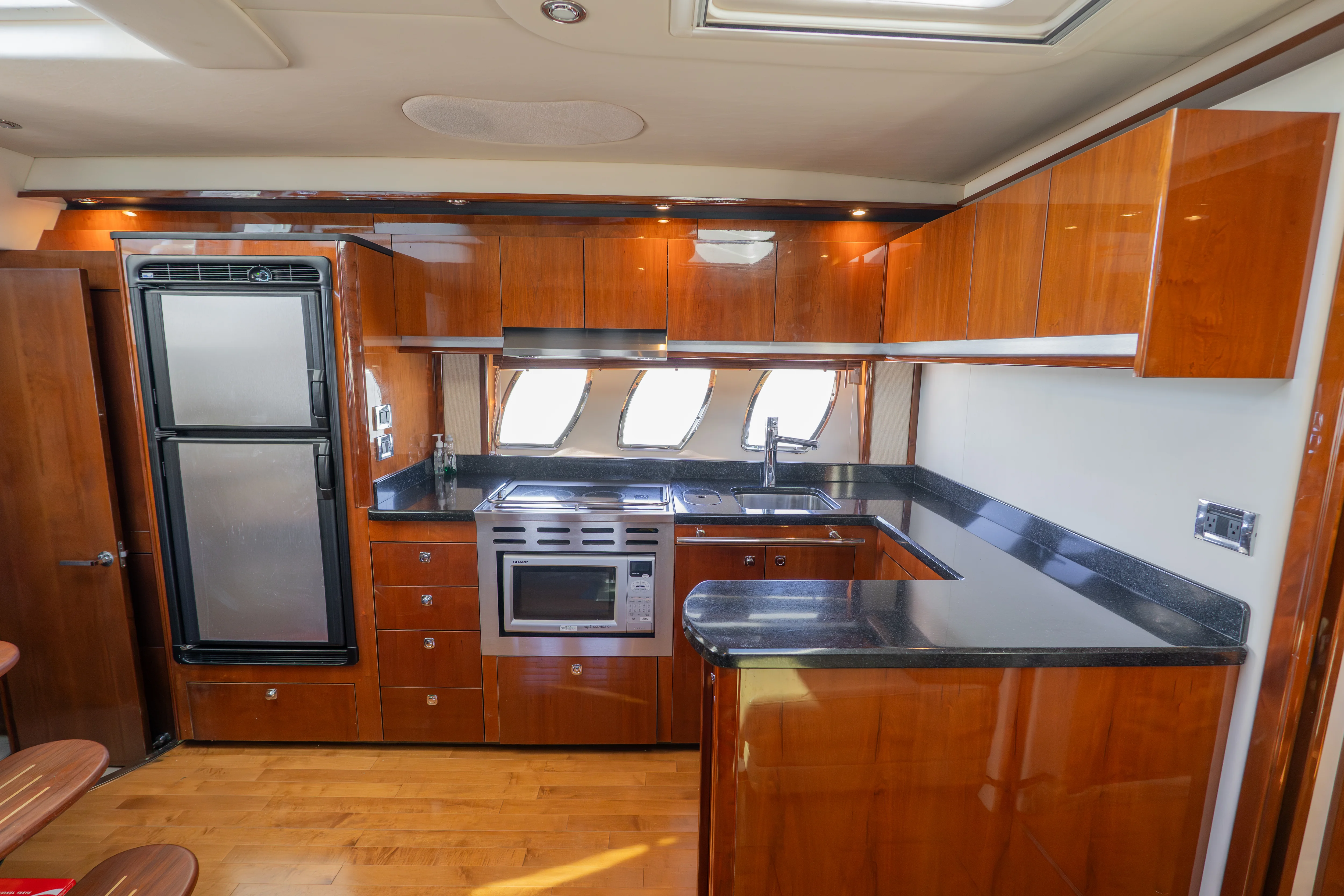 2010 Sea Ray 50 SUNDANCER Image Thumbnail #11