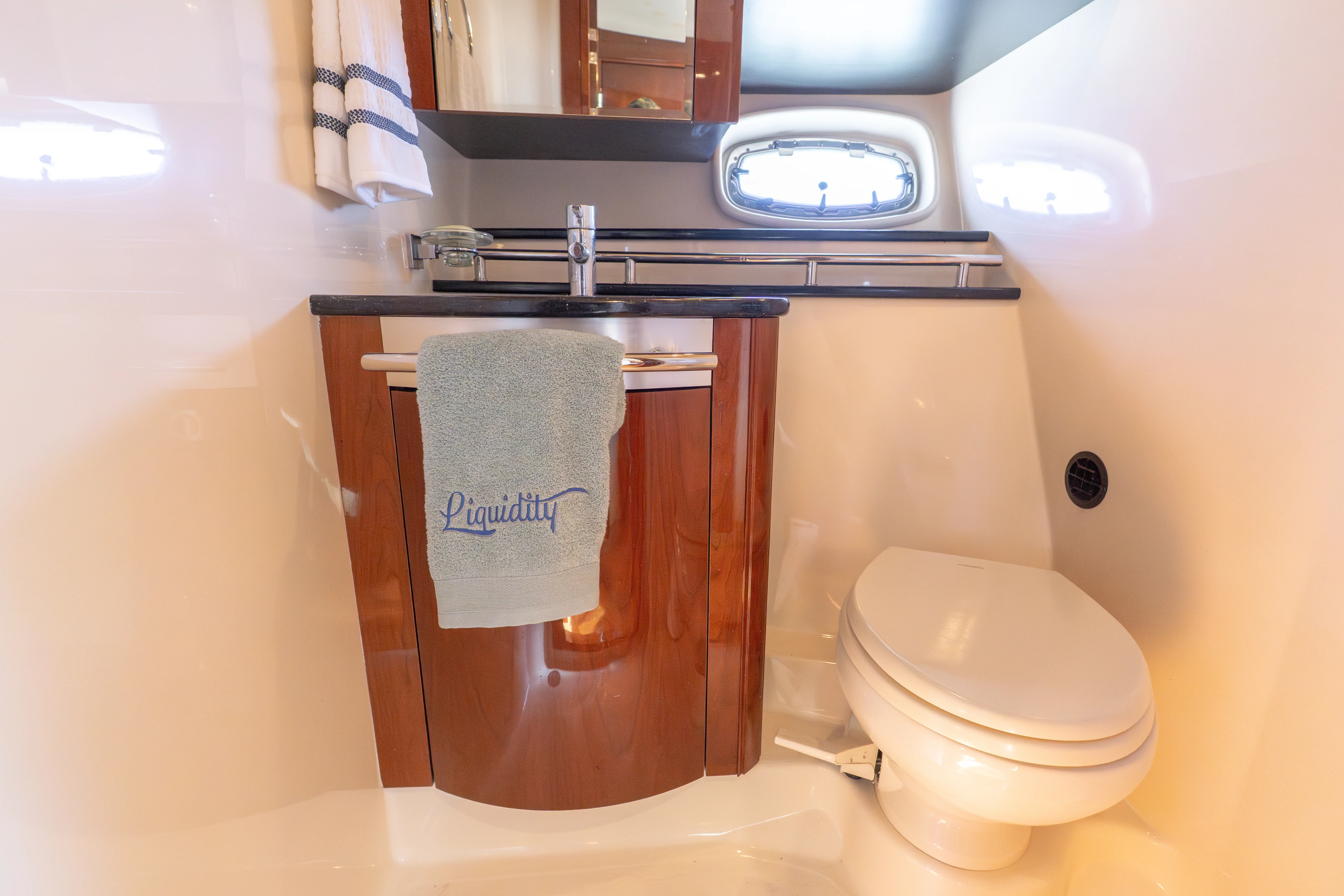 2010 Sea Ray 50 SUNDANCER Image Thumbnail #16