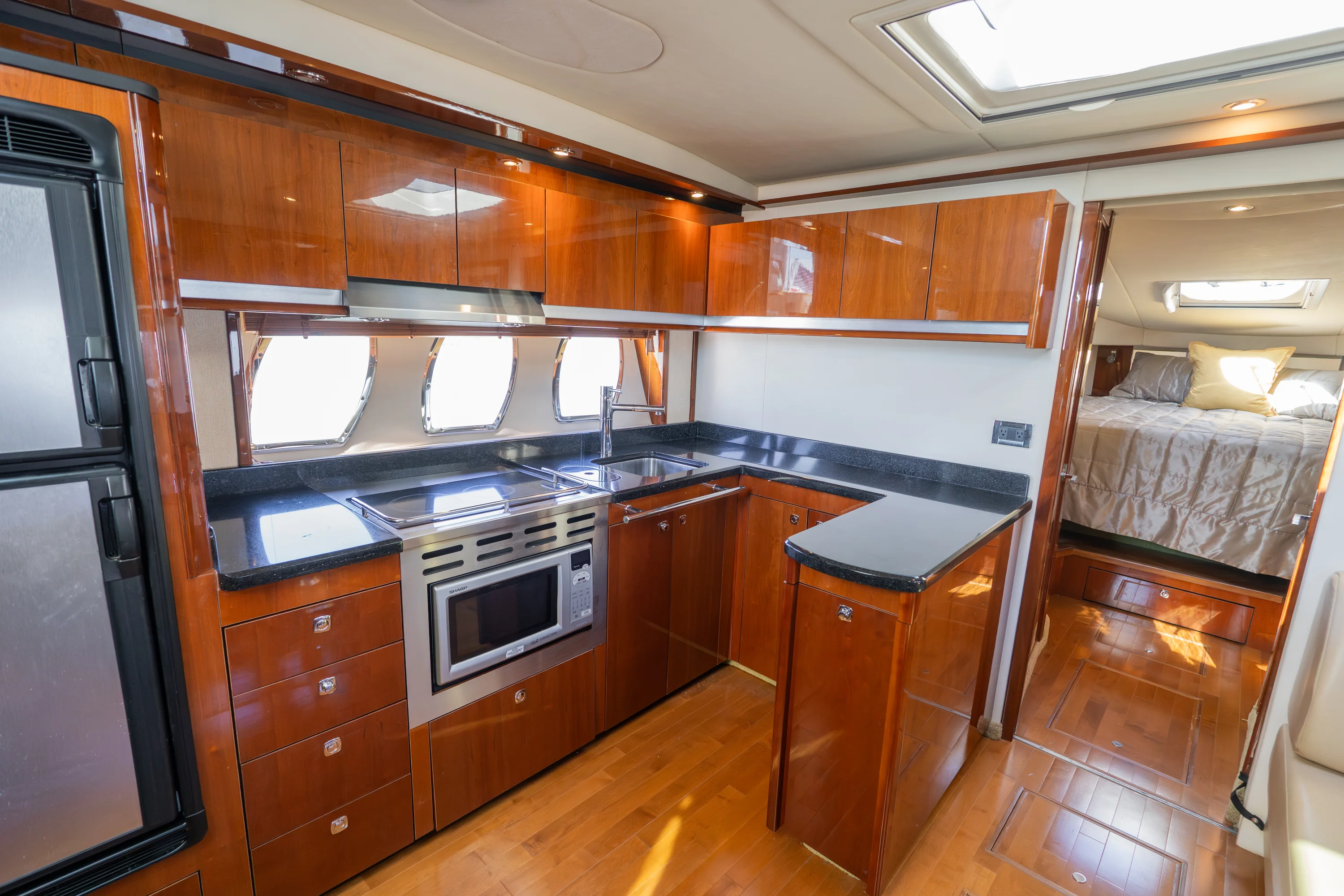 2010 Sea Ray 50 SUNDANCER Image Thumbnail #12