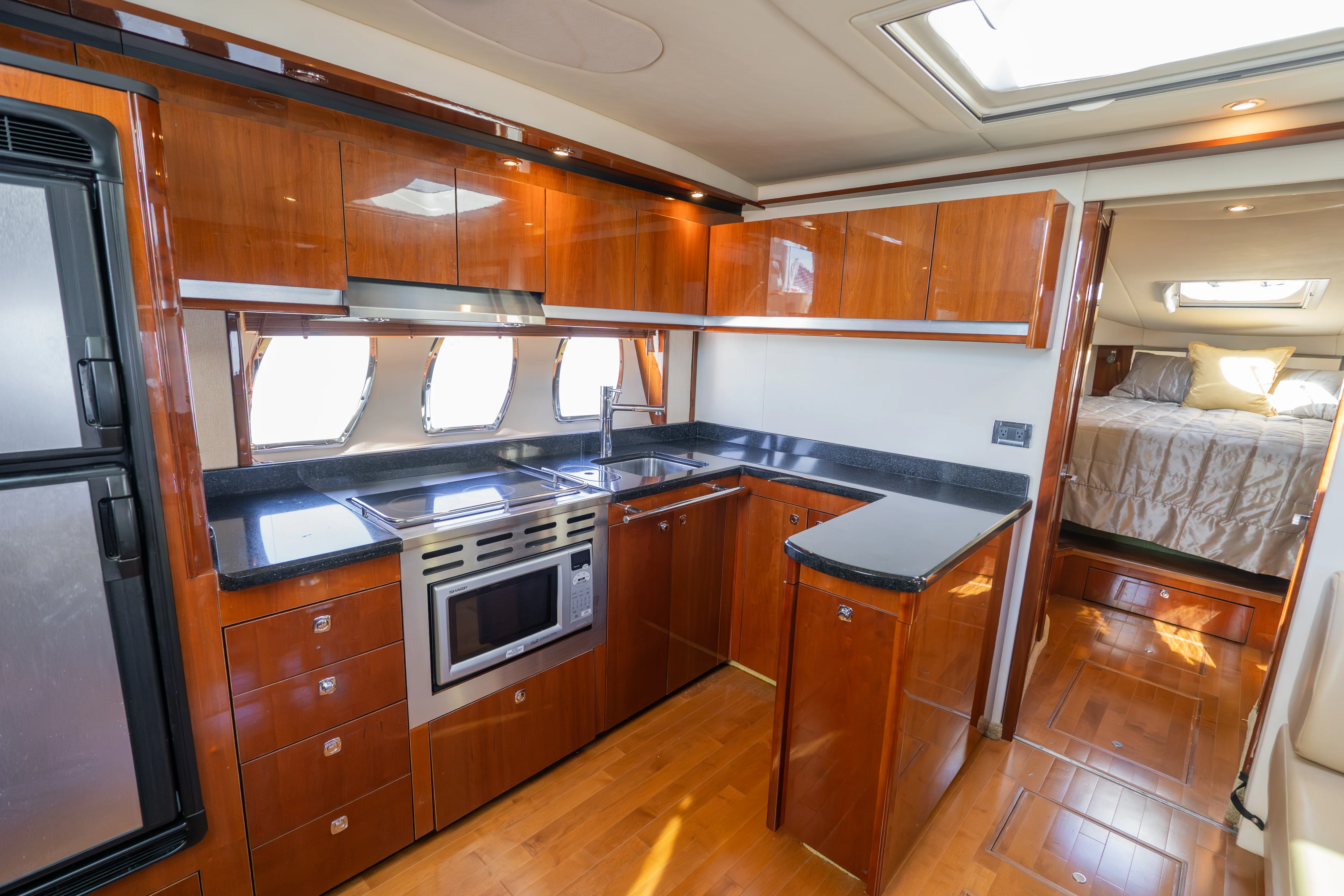 2010 Sea Ray 50 SUNDANCER Image Thumbnail #12