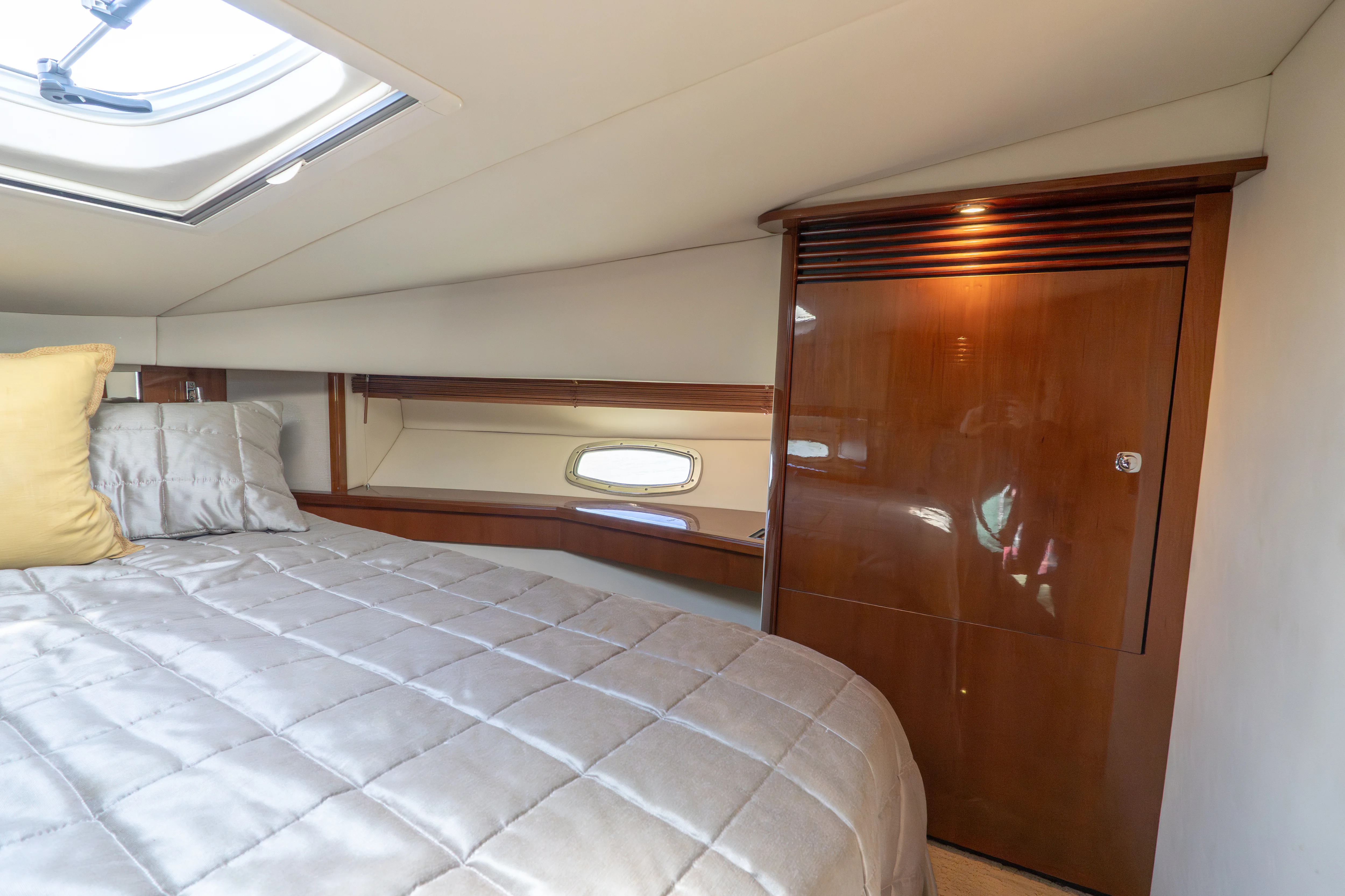 2010 Sea Ray 50 SUNDANCER Image Thumbnail #10