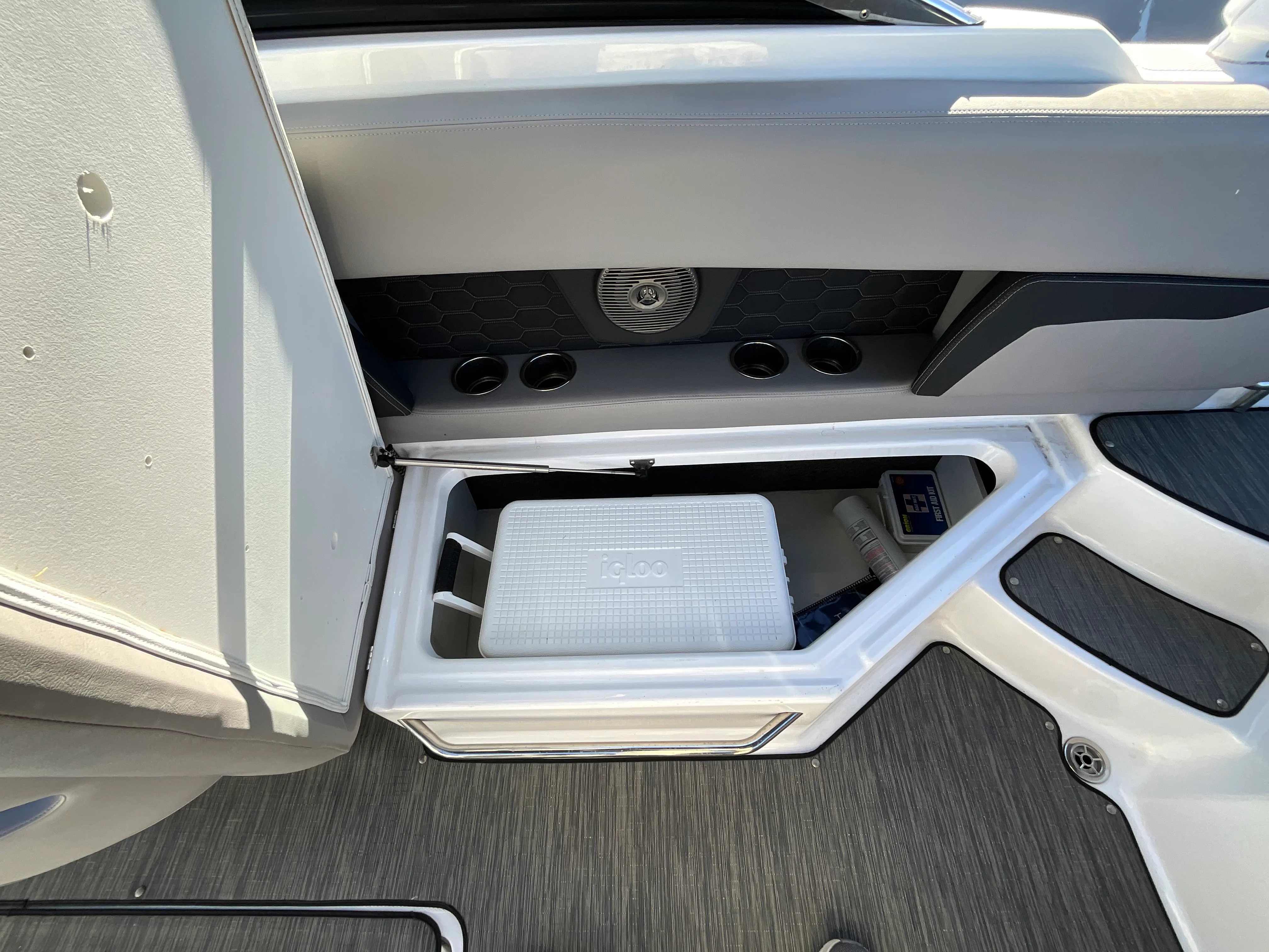 2023 Four Winns HD 8 Image Thumbnail #10