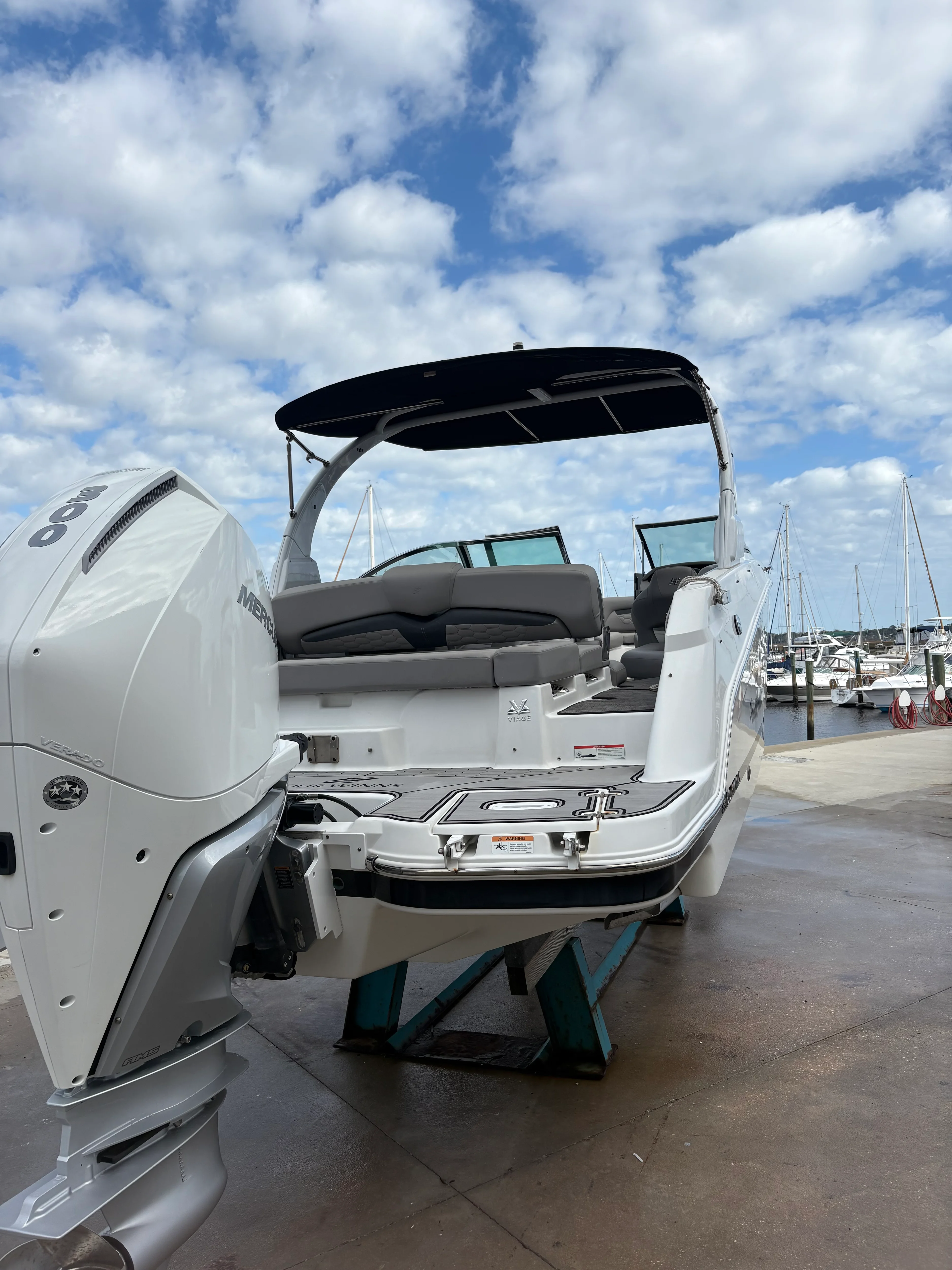 2023 Four Winns HD 8 Image Thumbnail #3