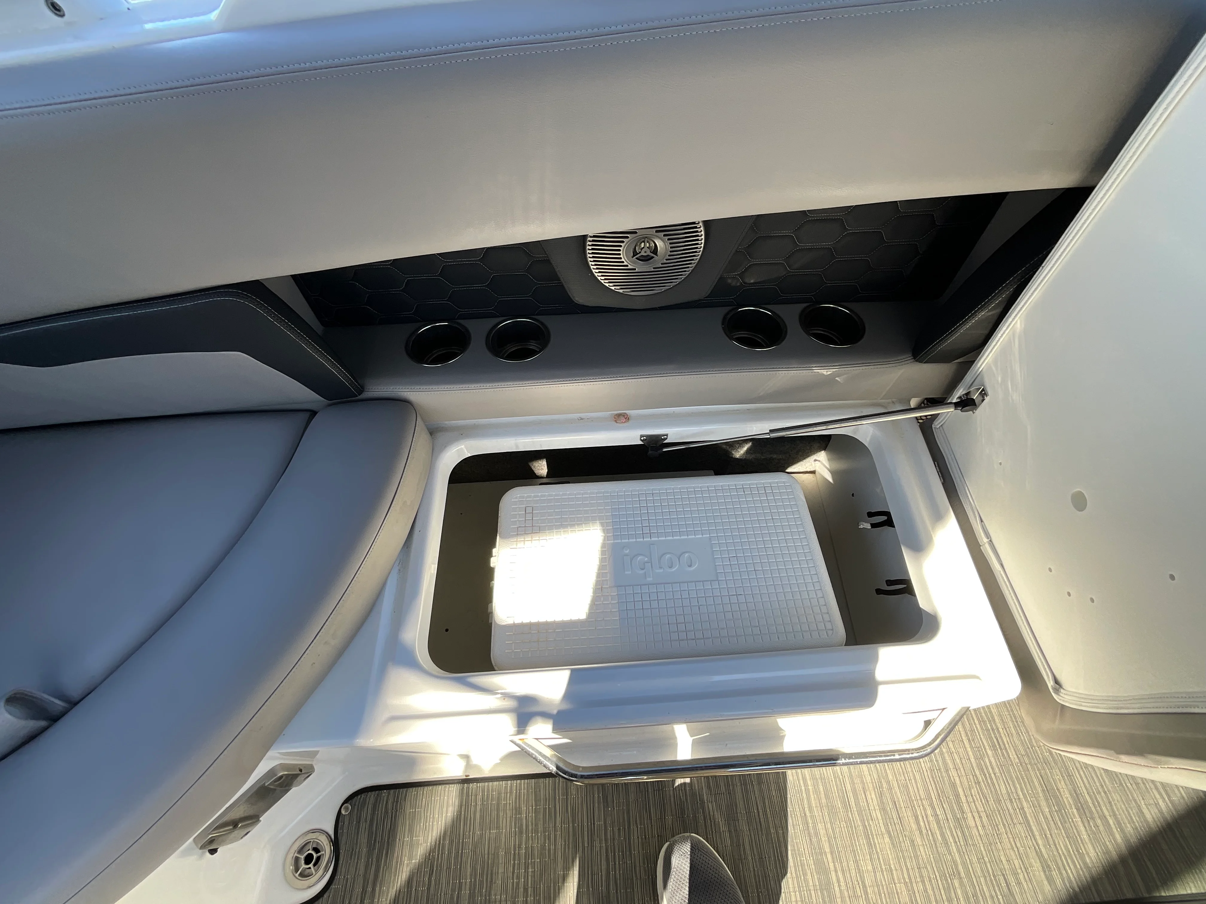 2023 Four Winns HD 8 Image Thumbnail #9