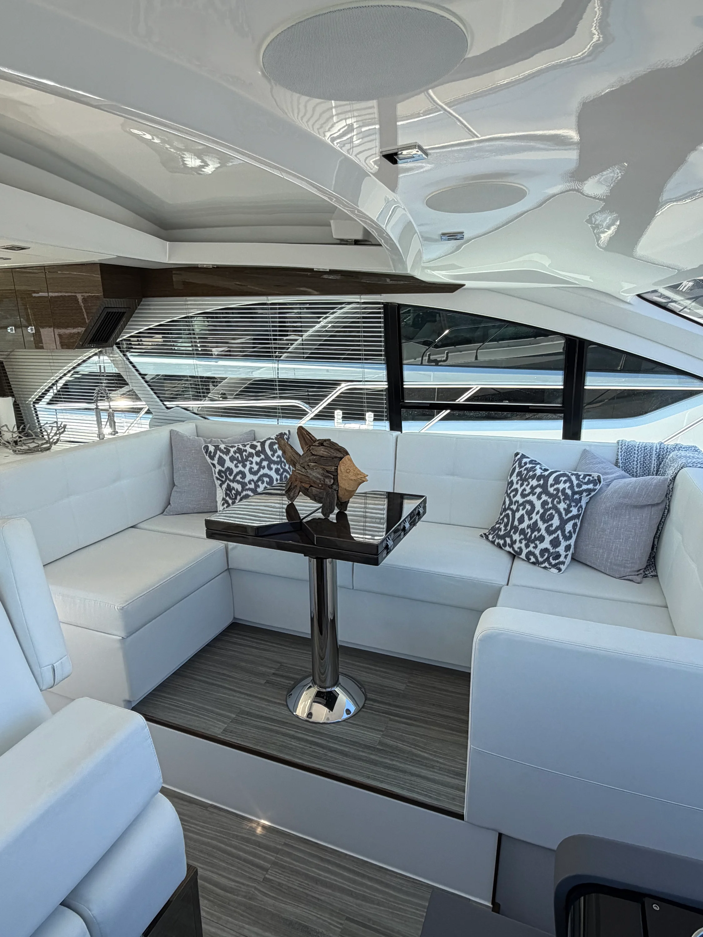 2020 Cruisers Yachts 50 CANTIUS Image Thumbnail #12